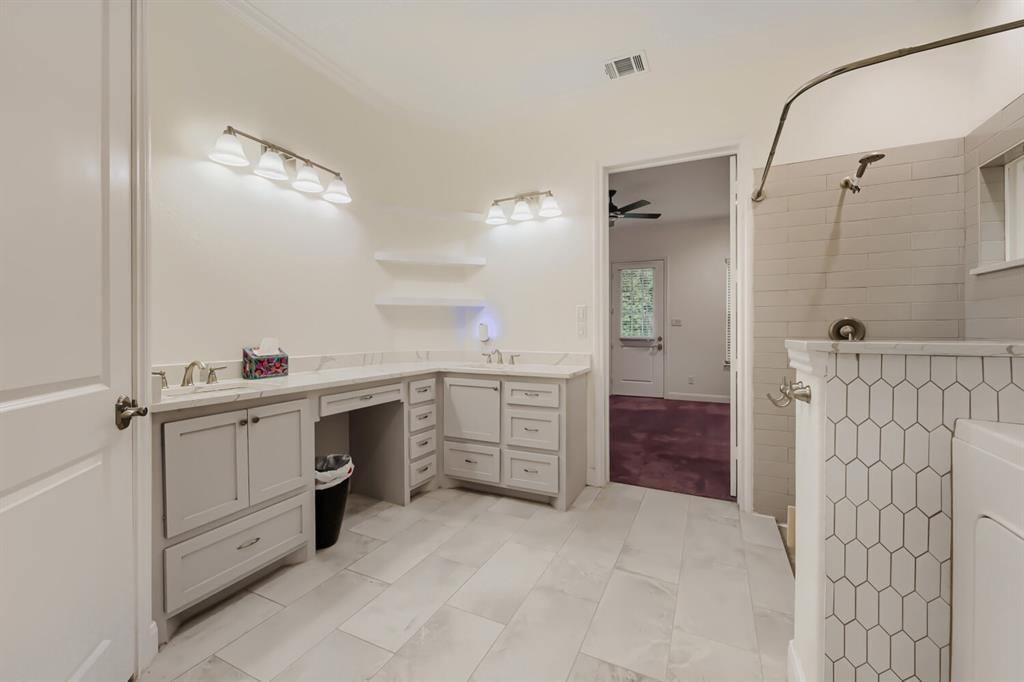 11715 Creek View Lane Property Photo 17