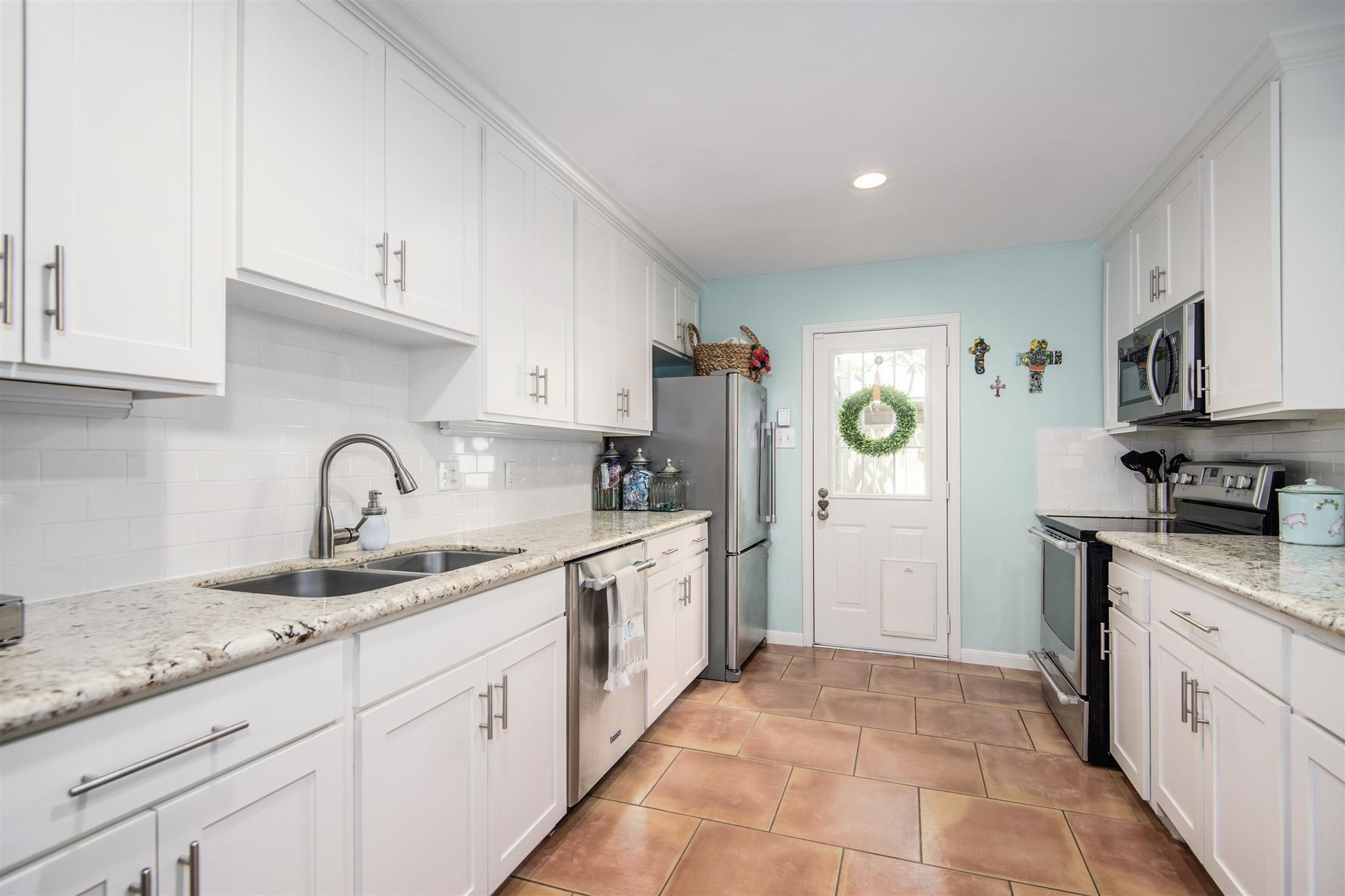12941 Trail Hollow Drive Property Photo 9