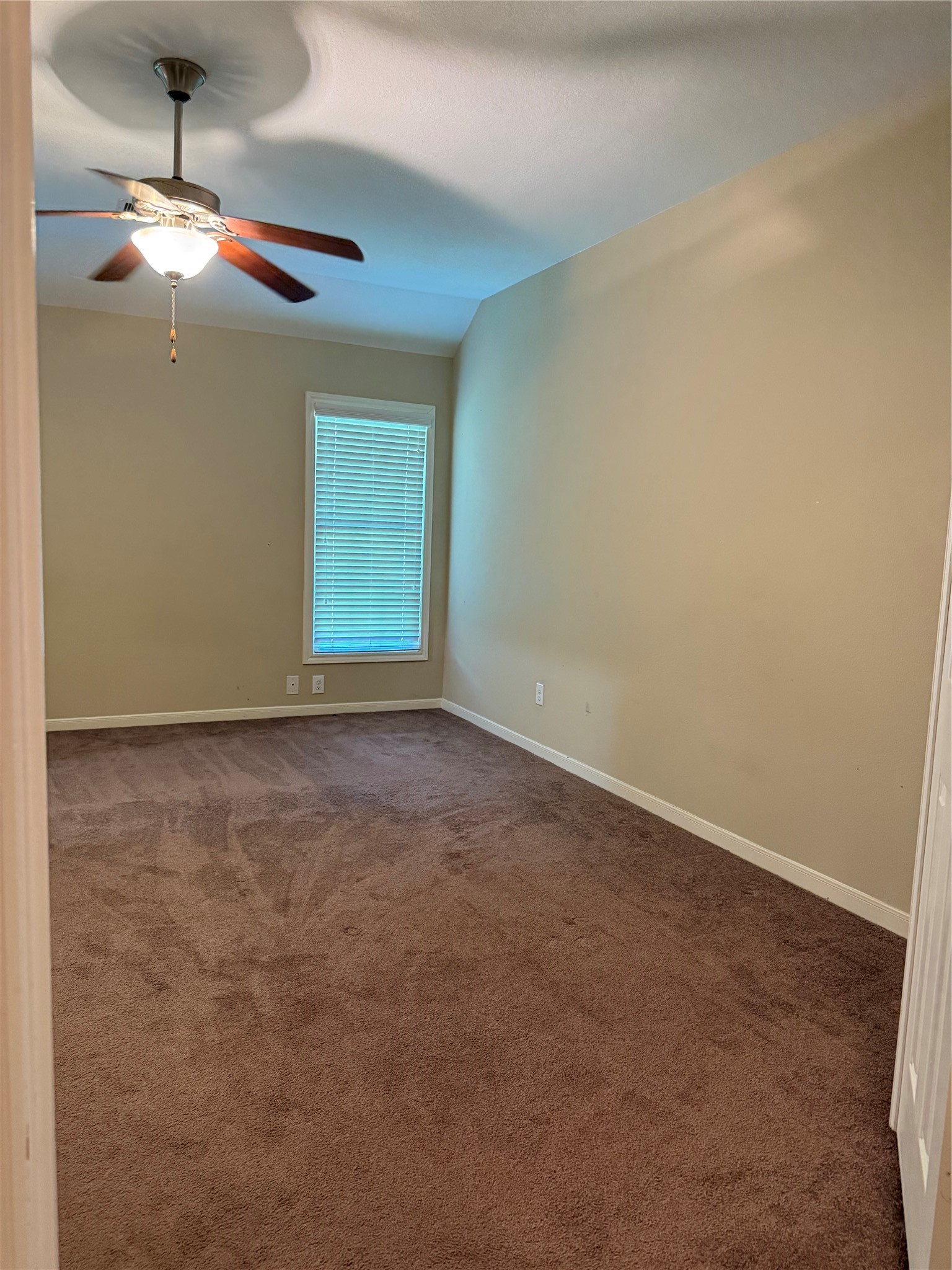 69 N Hill Avenue Property Photo 6