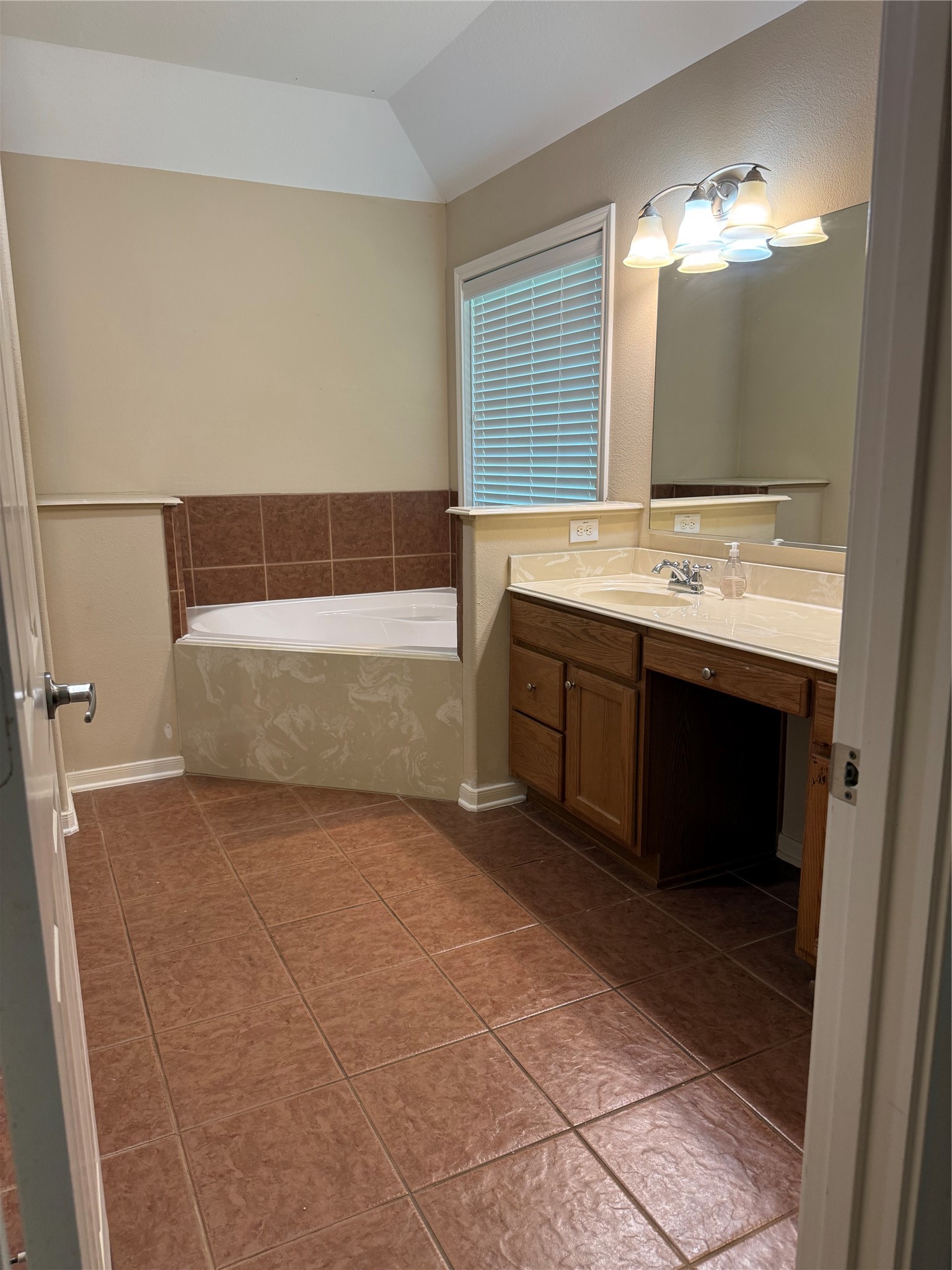 69 N Hill Avenue Property Photo 7