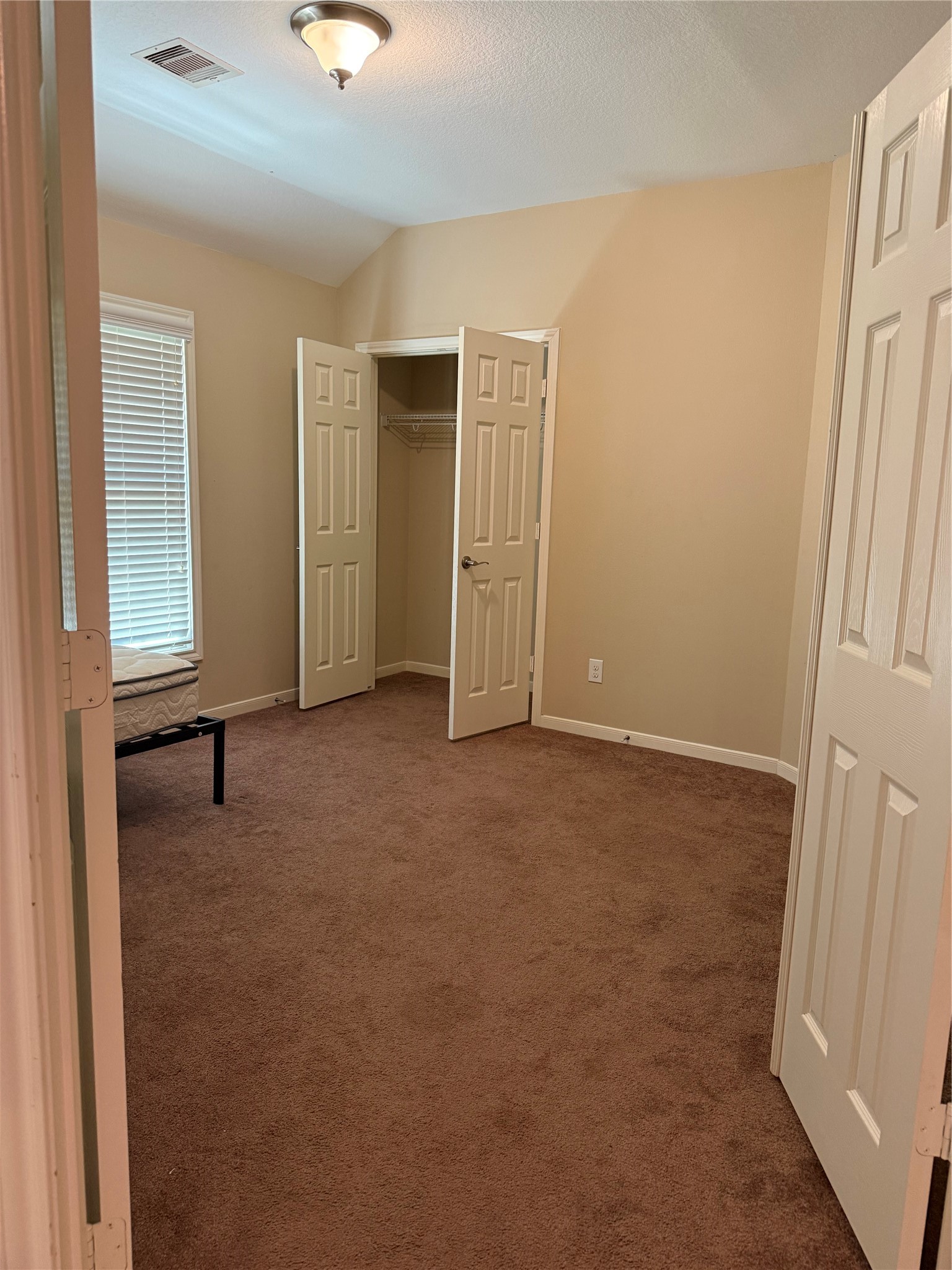 69 N Hill Avenue Property Photo 10
