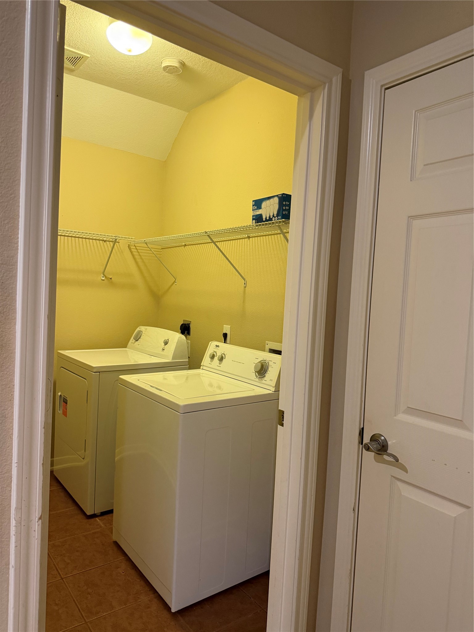 69 N Hill Avenue Property Photo 12