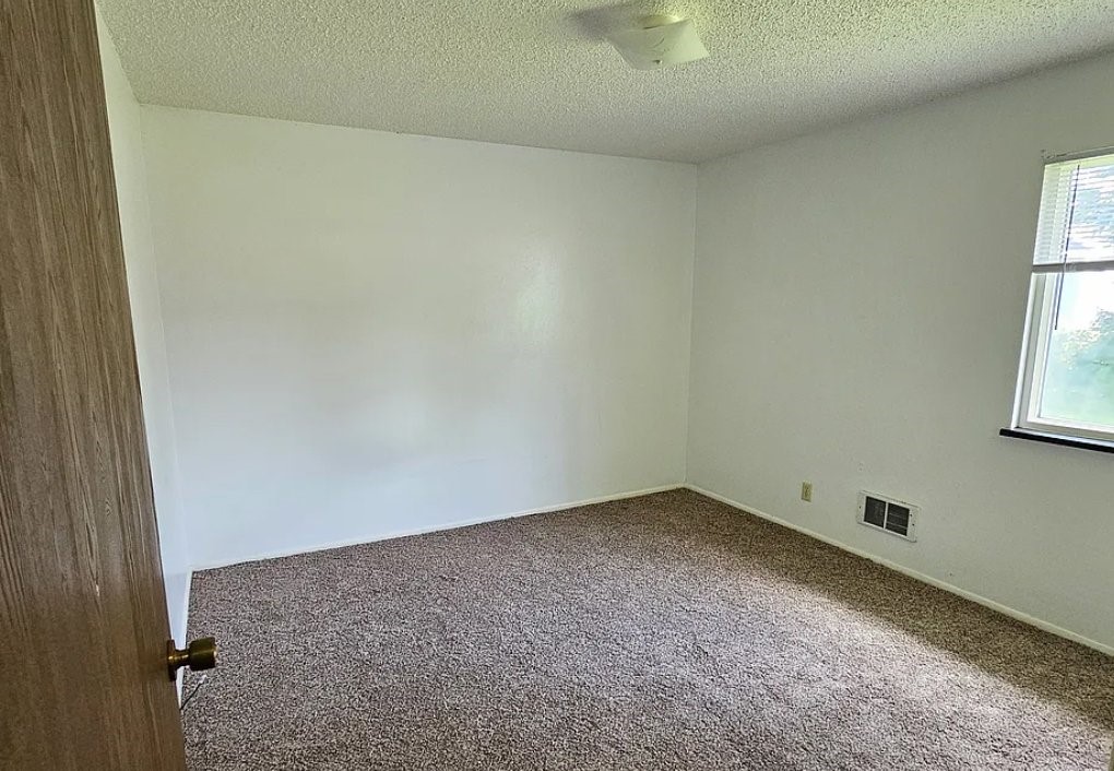 835 W Main St Property Photo 6