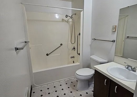 835 W Main St Property Photo 8