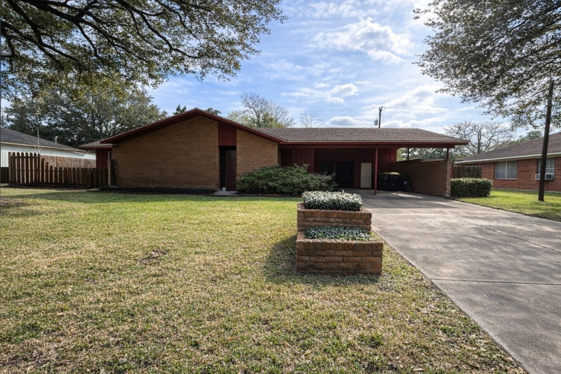 714 Frankie Property Photo 1