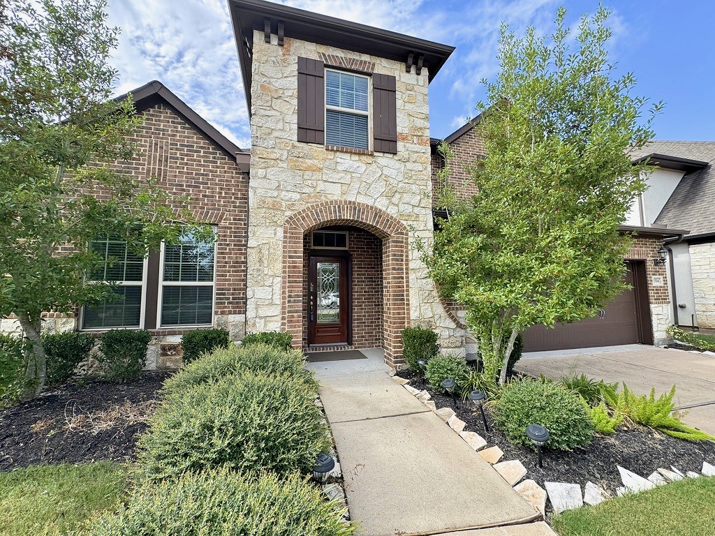 2514 Deerwood Heights Lane Property Photo 2
