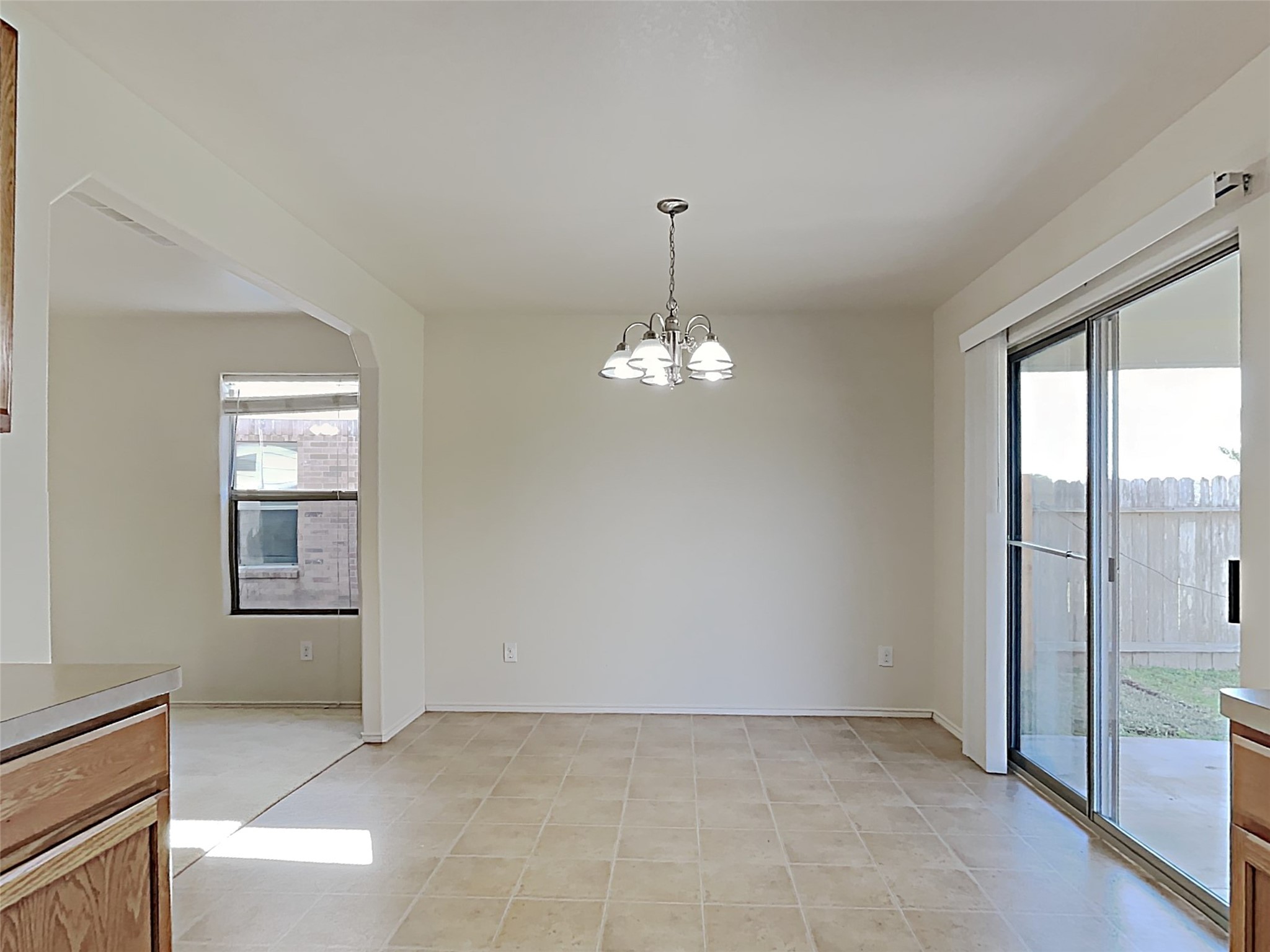 1118 Curtis Crossing Property Photo 3