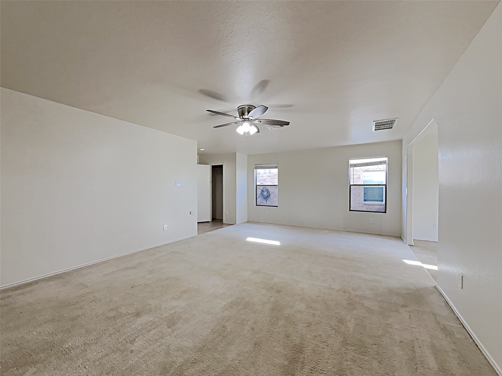 1118 Curtis Crossing Property Photo 4
