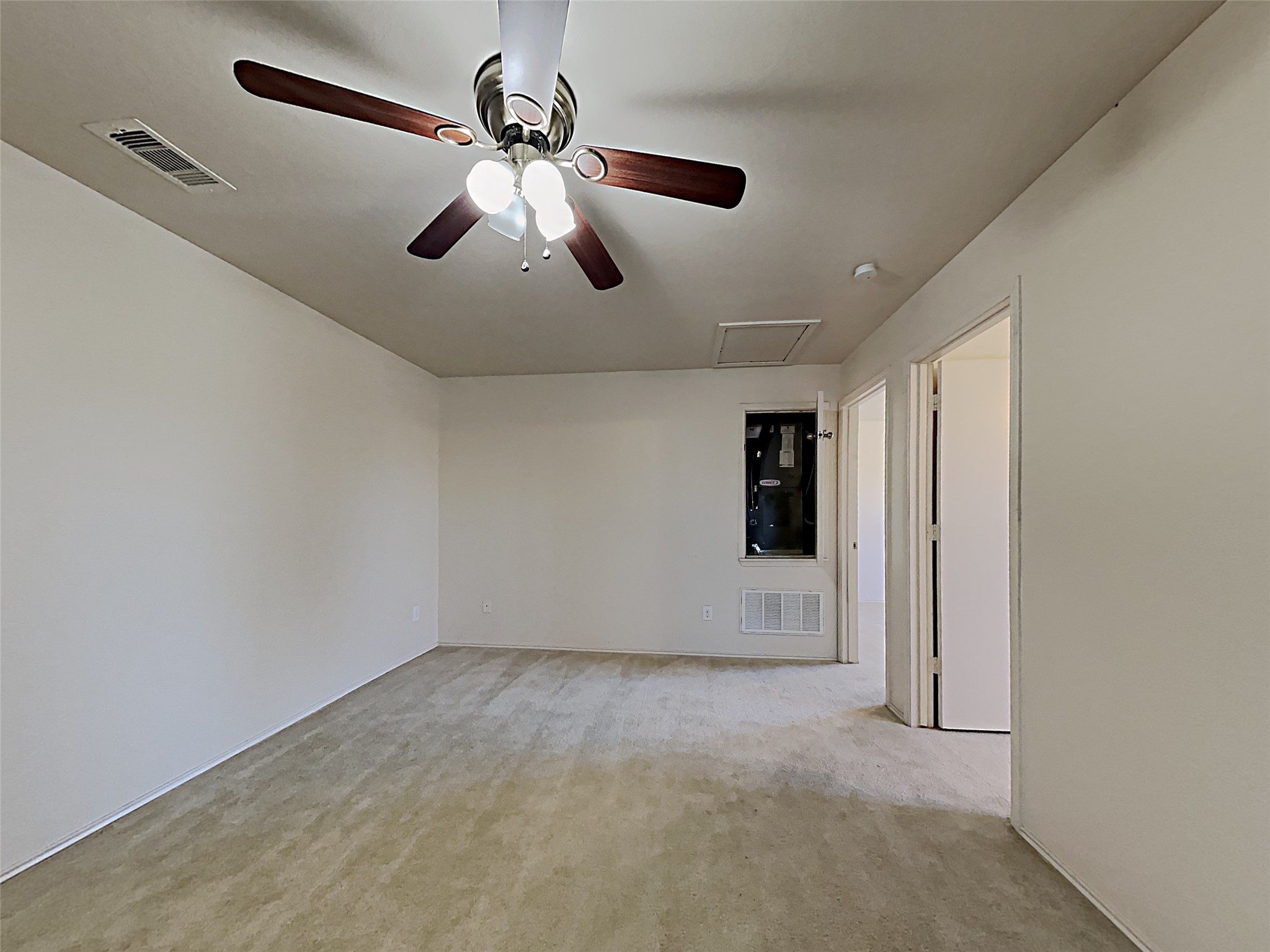 1118 Curtis Crossing Property Photo 7
