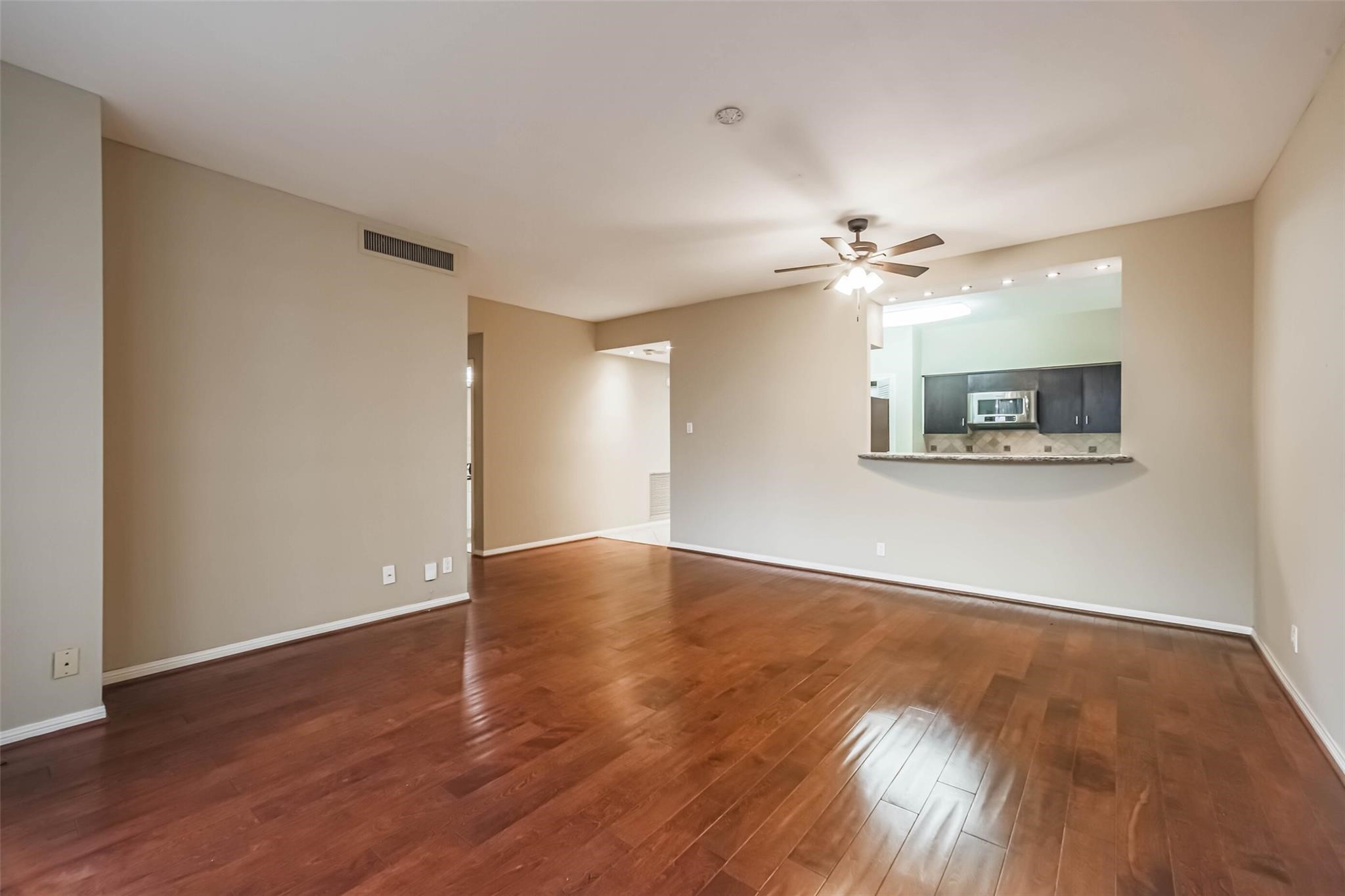 15 Greenway Plaza 5c Property Photo 2
