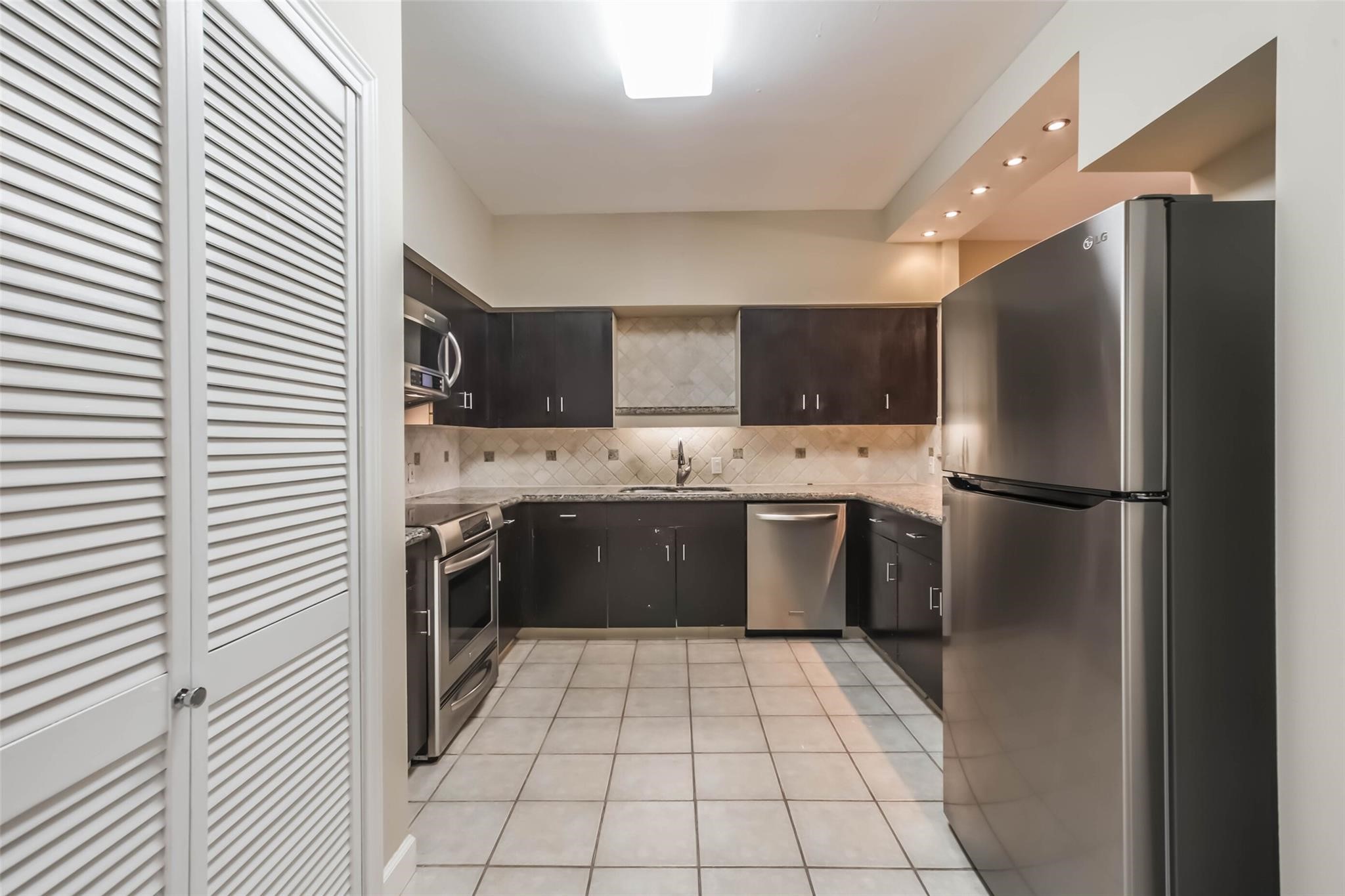 15 Greenway Plaza 5c Property Photo 3