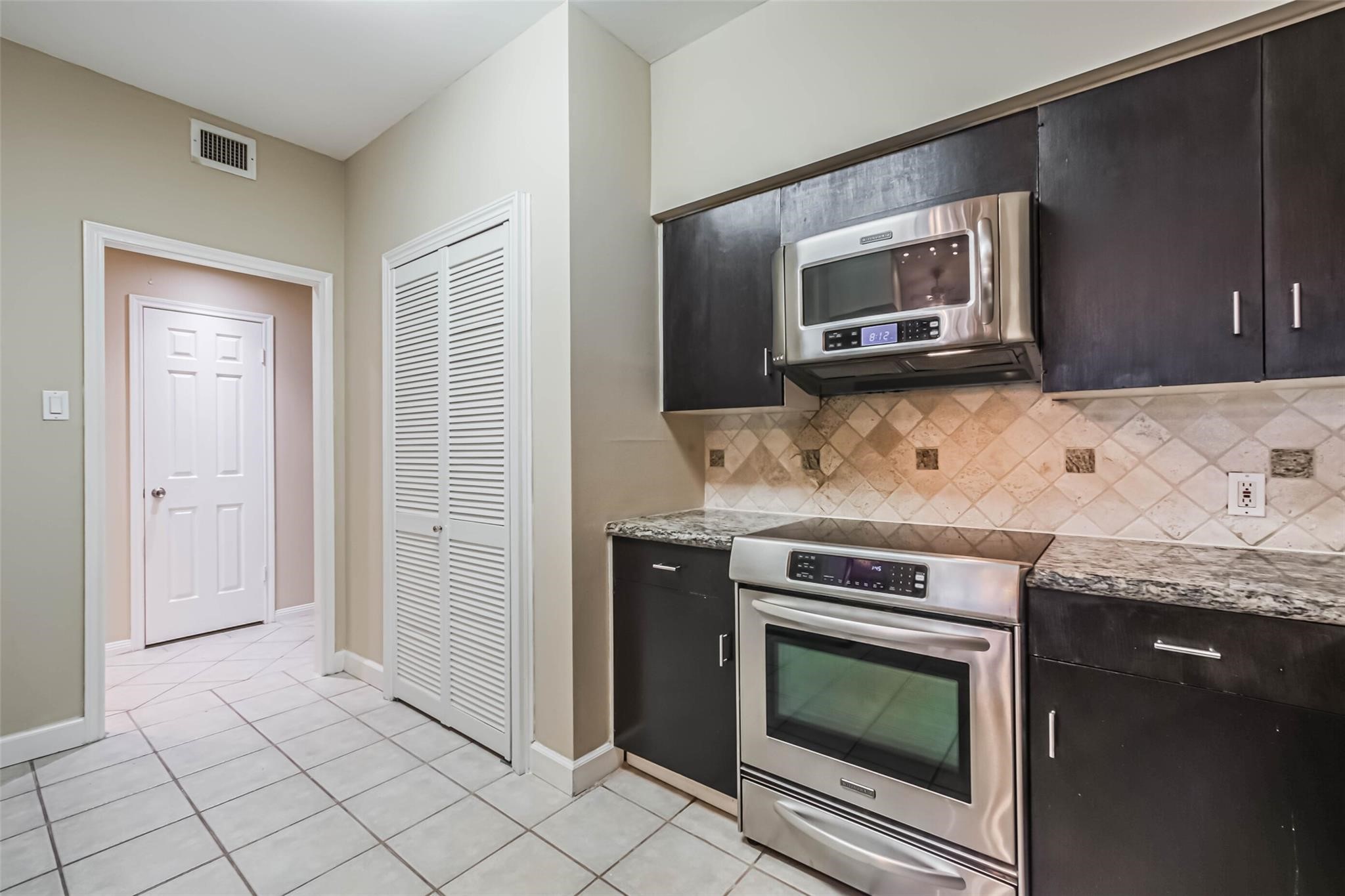 15 Greenway Plaza 5c Property Photo 8
