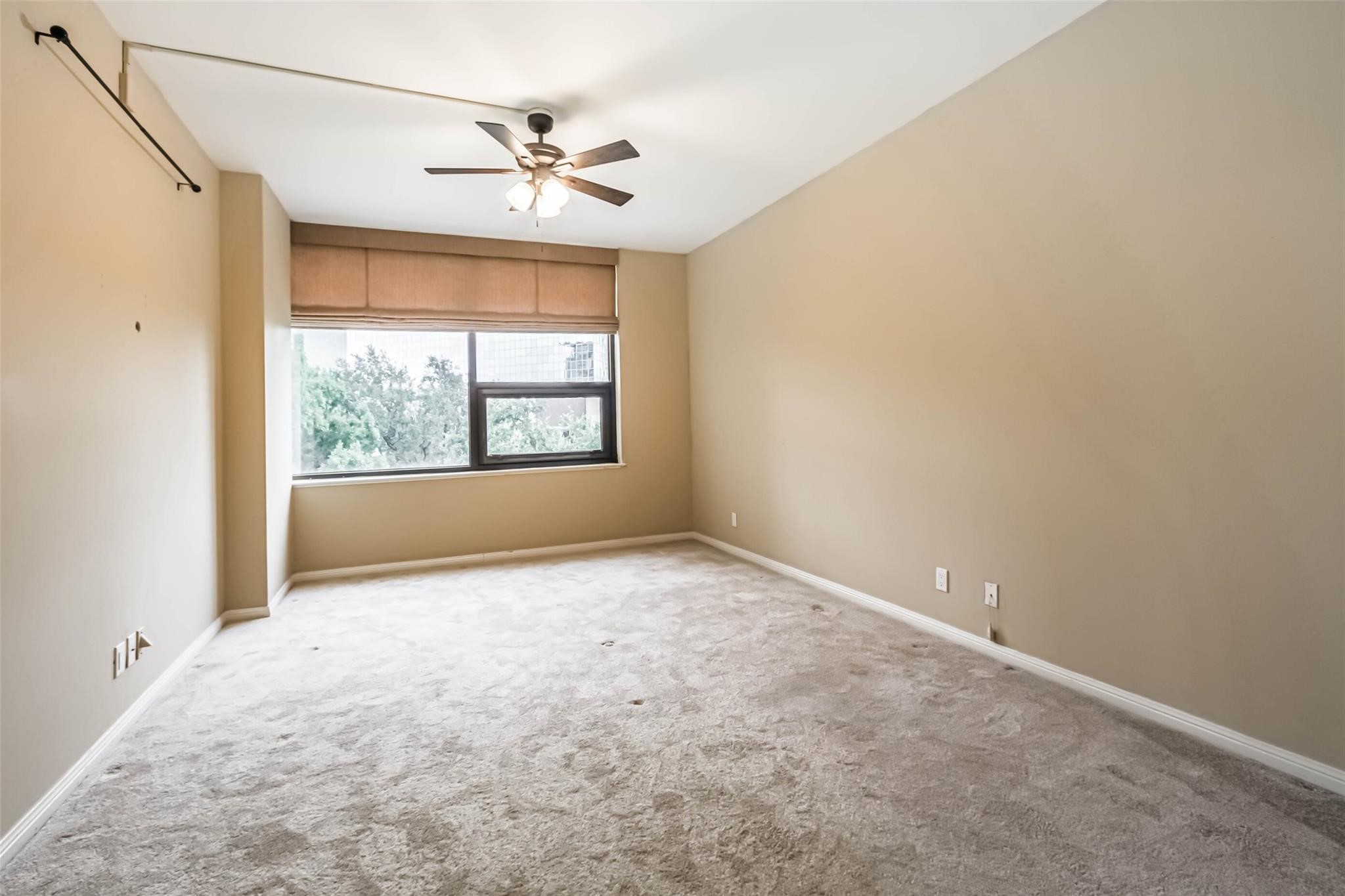 15 Greenway Plaza 5c Property Photo 10