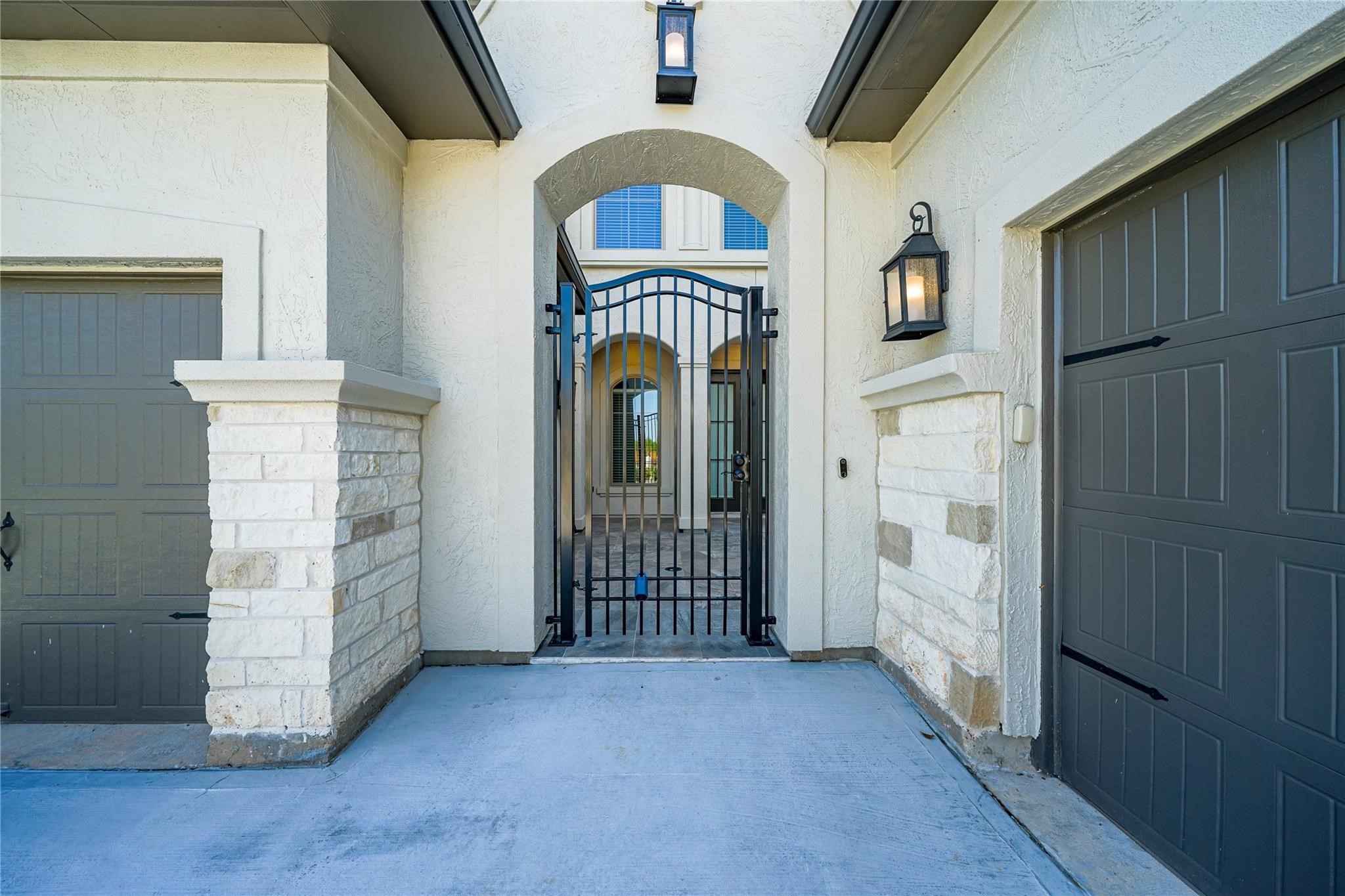 11803 Dalhousie Drive Property Photo 4