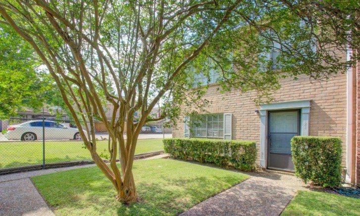 4124 Belle Park Drive E Property Photo 1