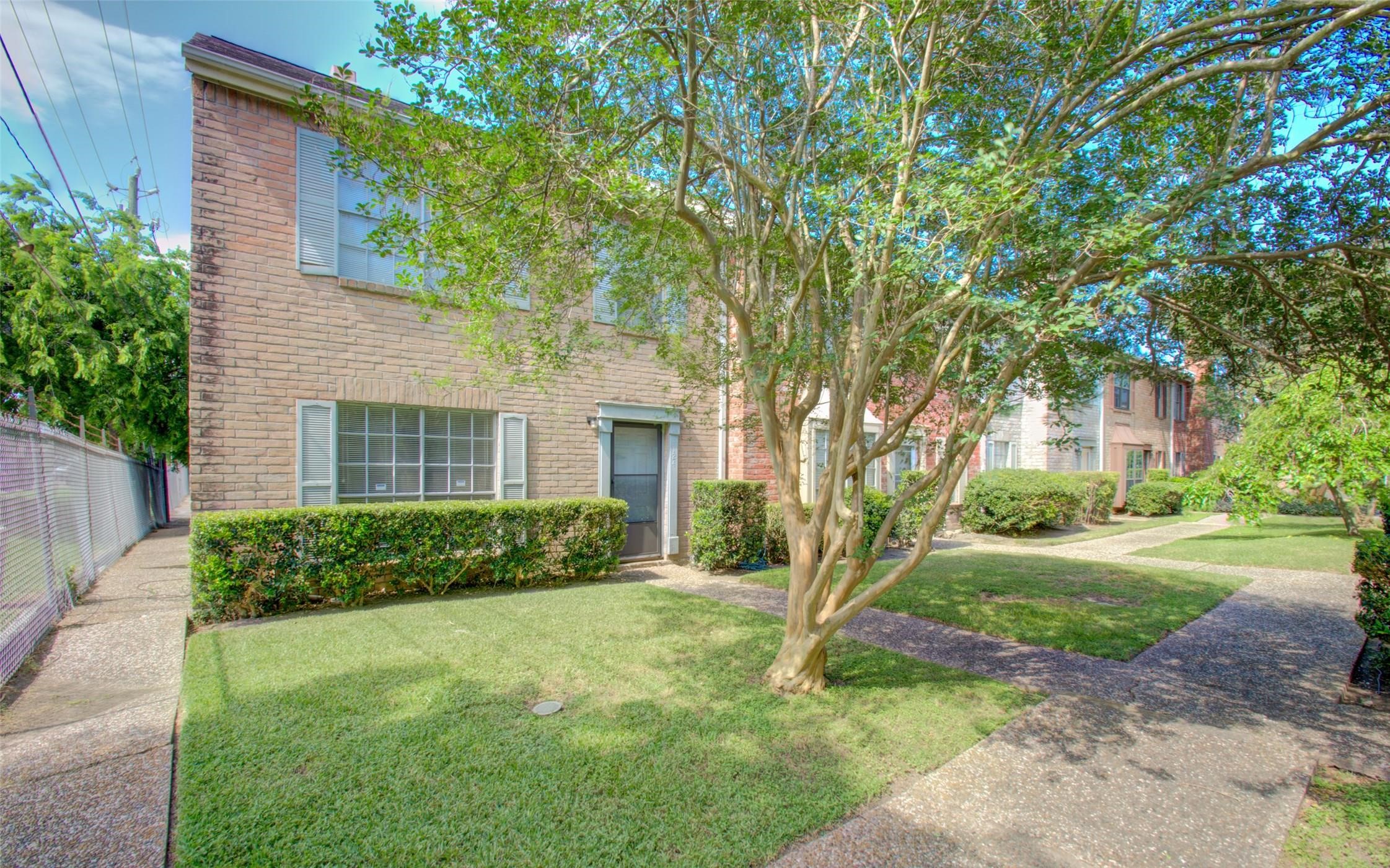 4124 Belle Park Drive E Property Photo 2