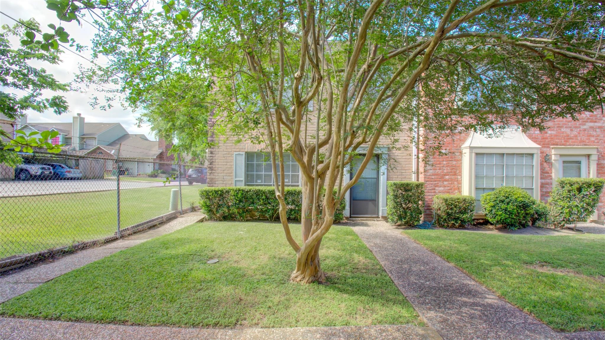4124 Belle Park Drive E Property Photo 3
