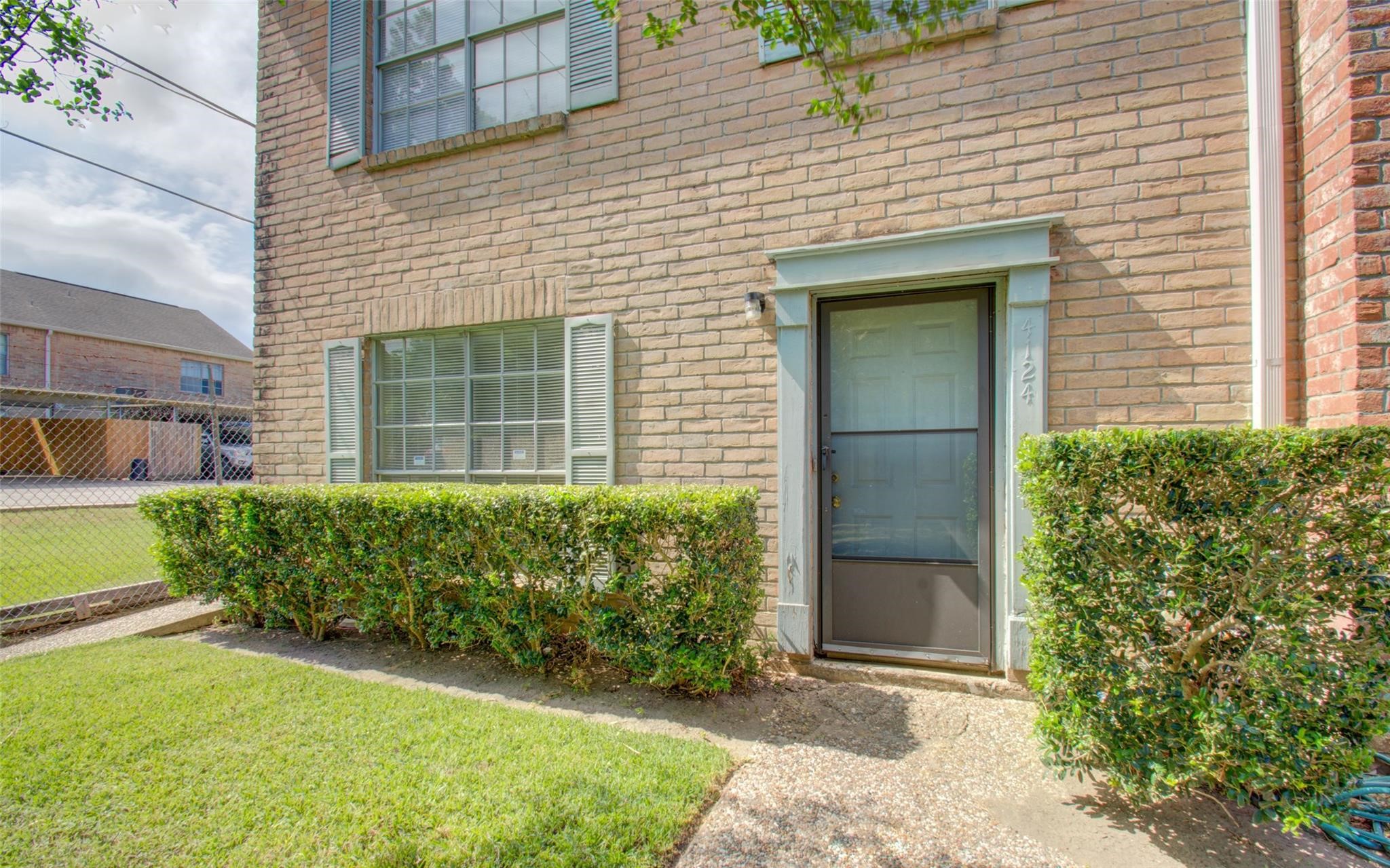 4124 Belle Park Drive E Property Photo 4