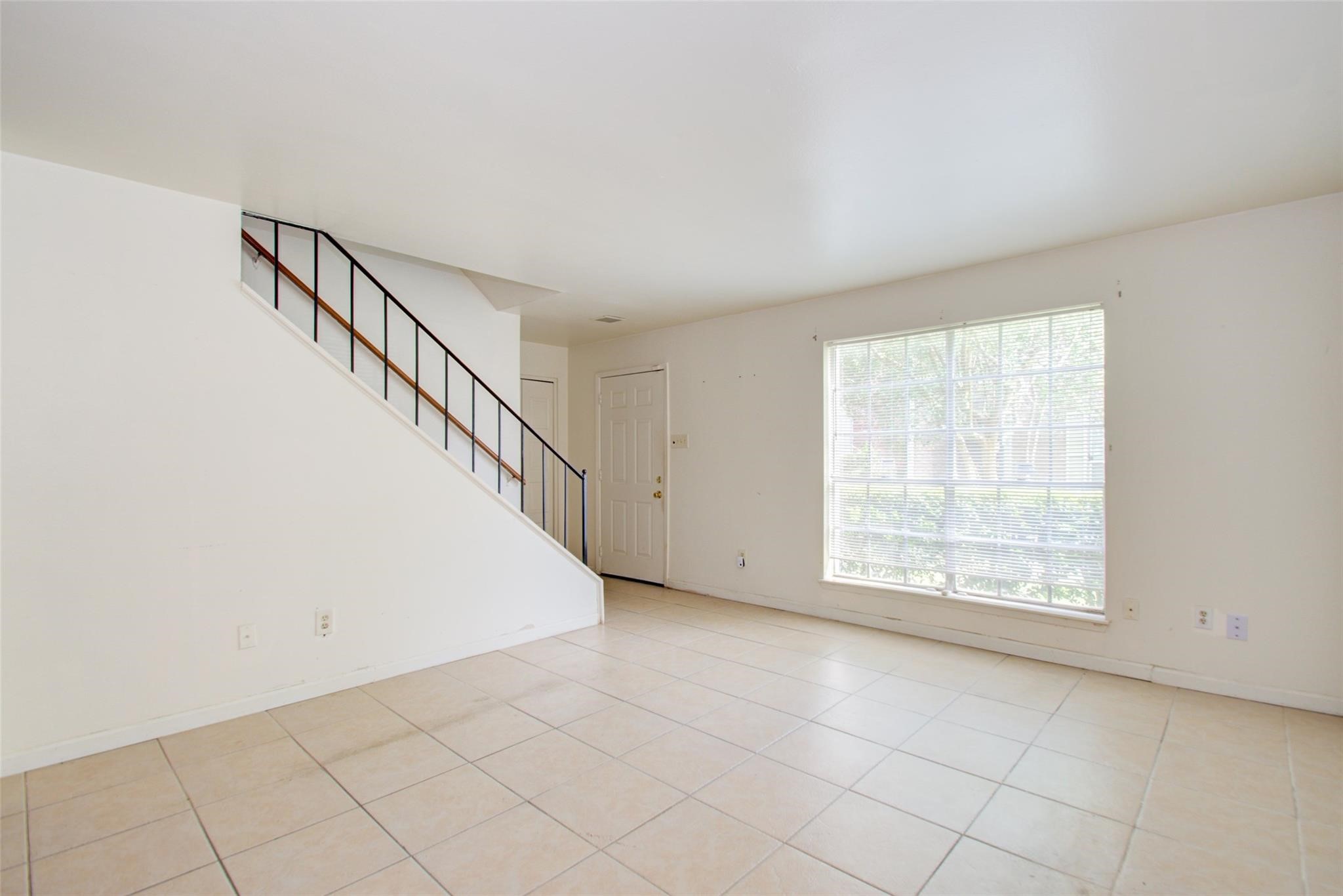 4124 Belle Park Drive E Property Photo 8