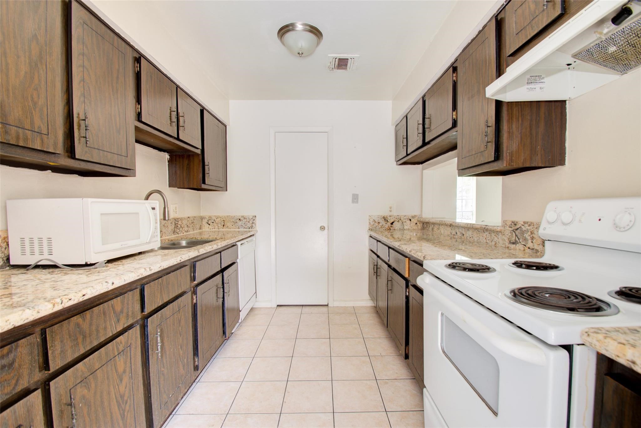4124 Belle Park Drive E Property Photo 13