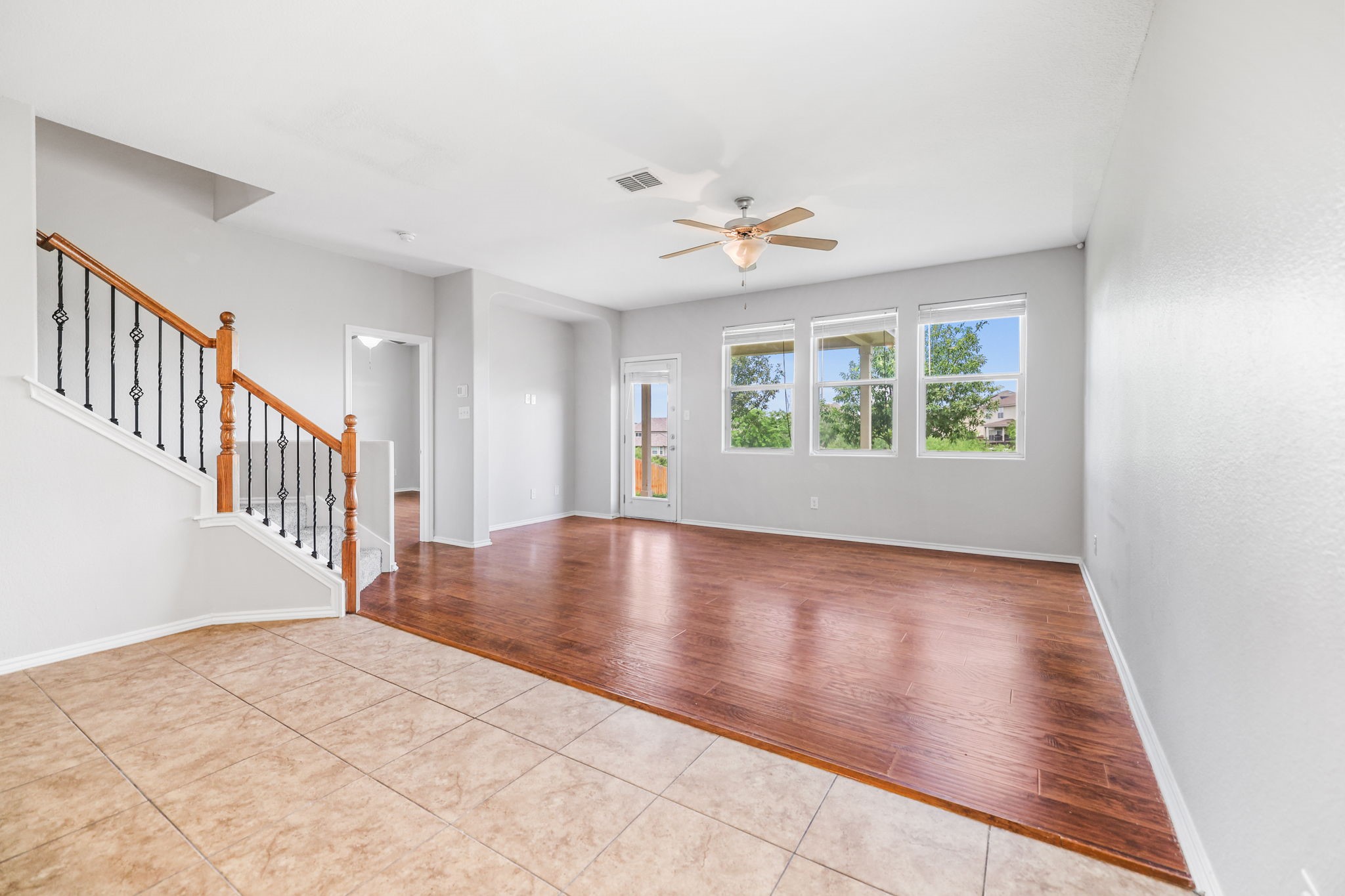 3103 Thunder Gulch Property Photo 12