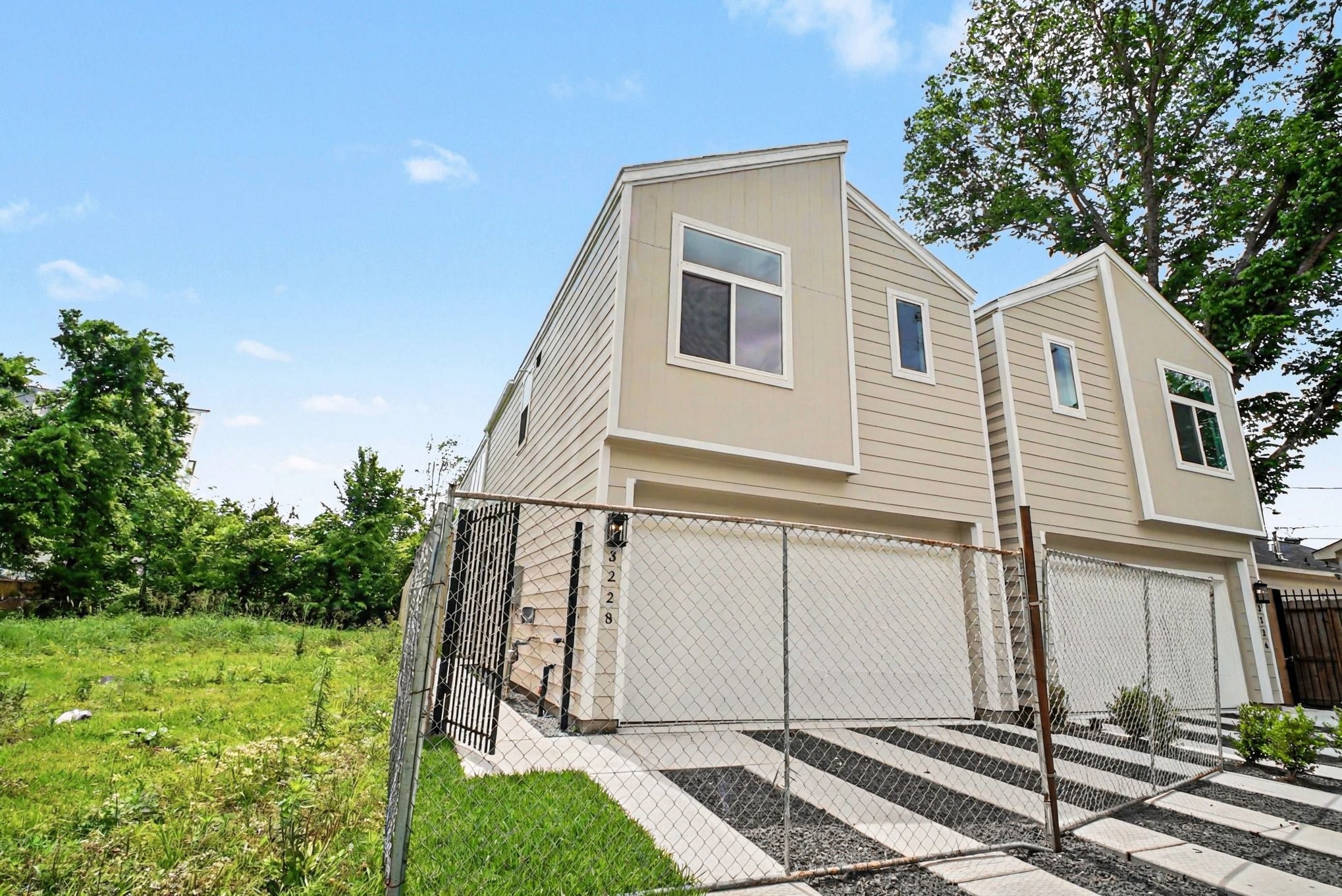 3228 Drew Street Property Photo 2