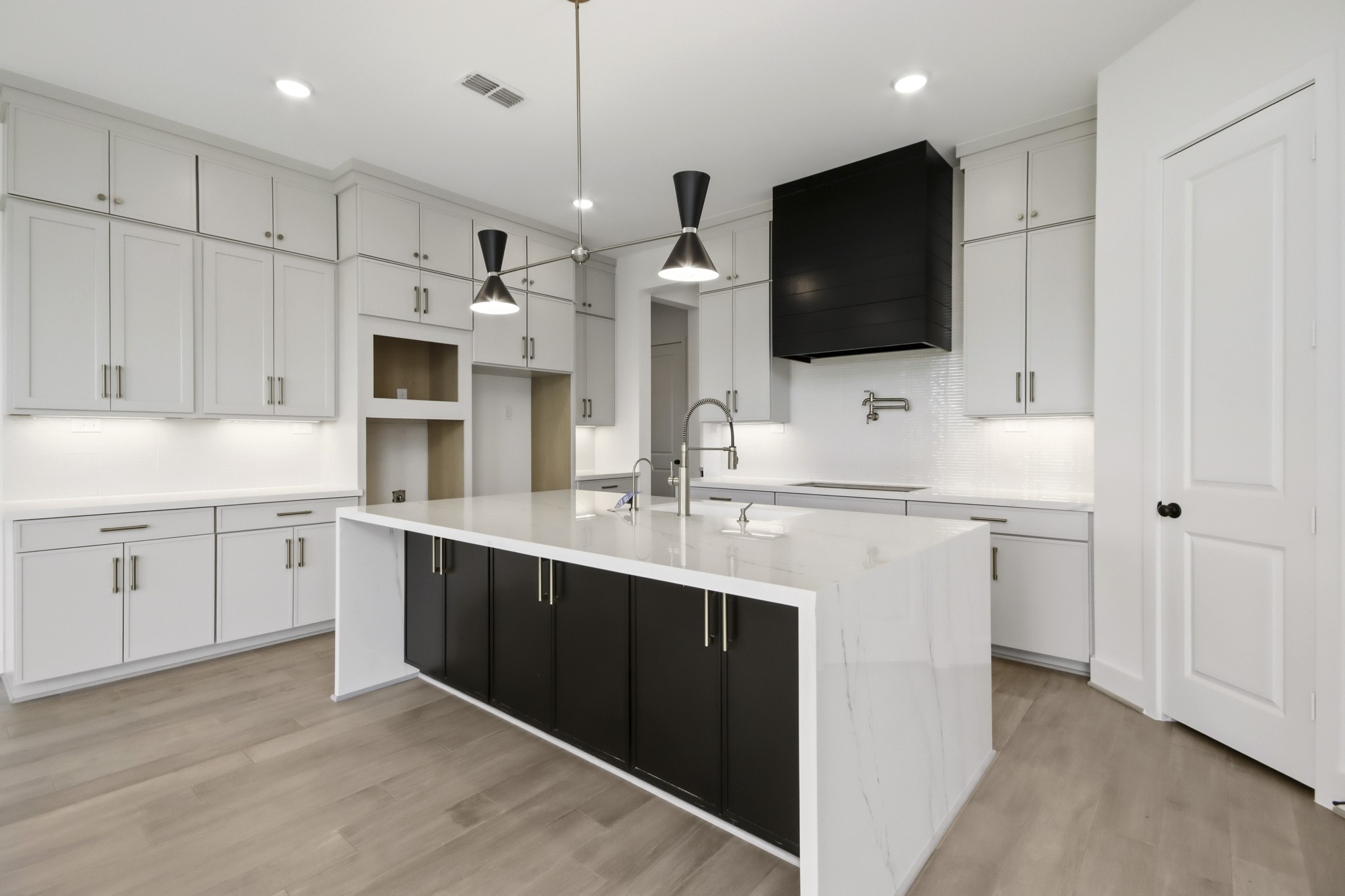 5075 Wildtree Creek South Property Photo 9