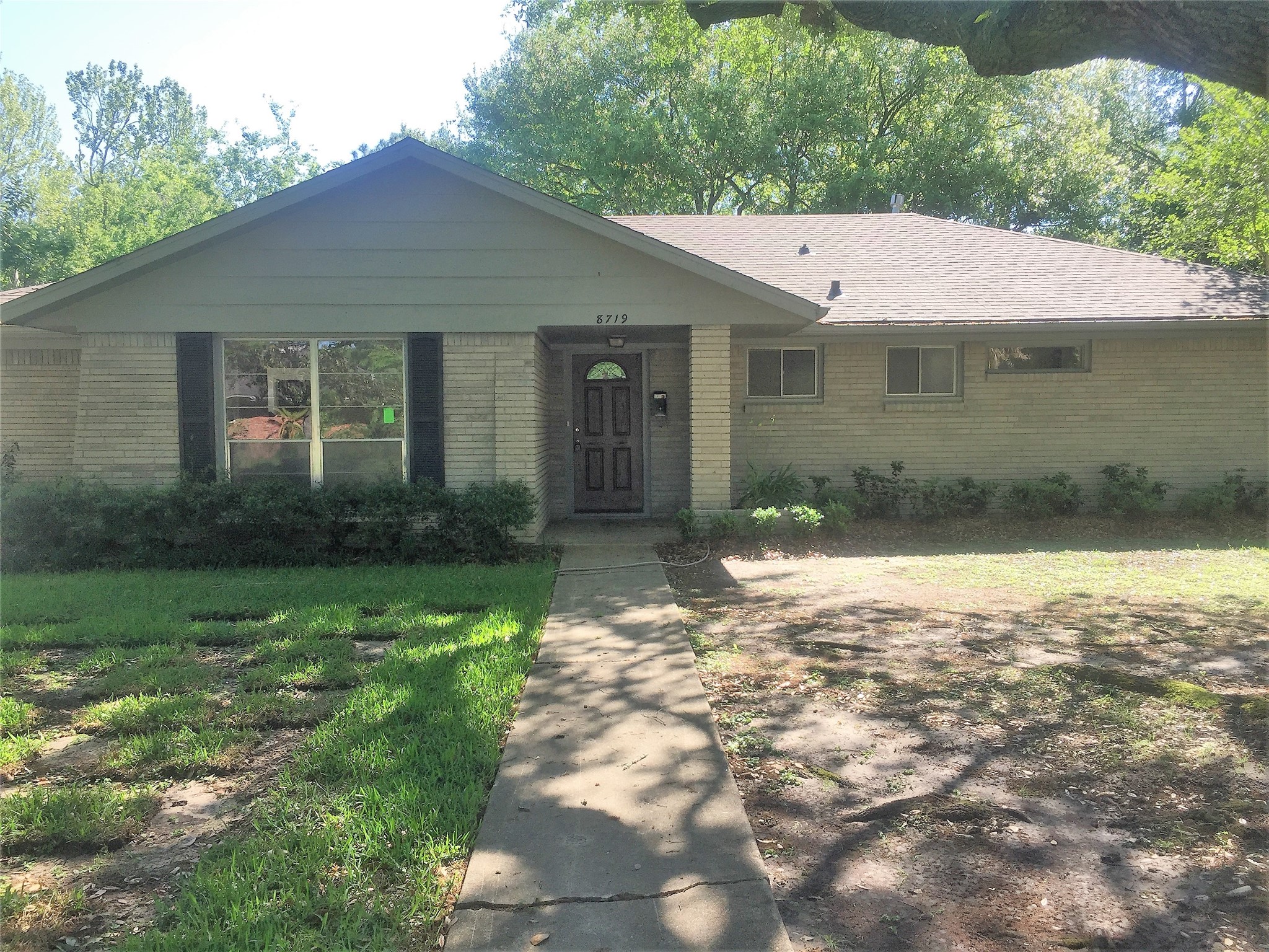 8719 Manhattan Drive Property Photo 1