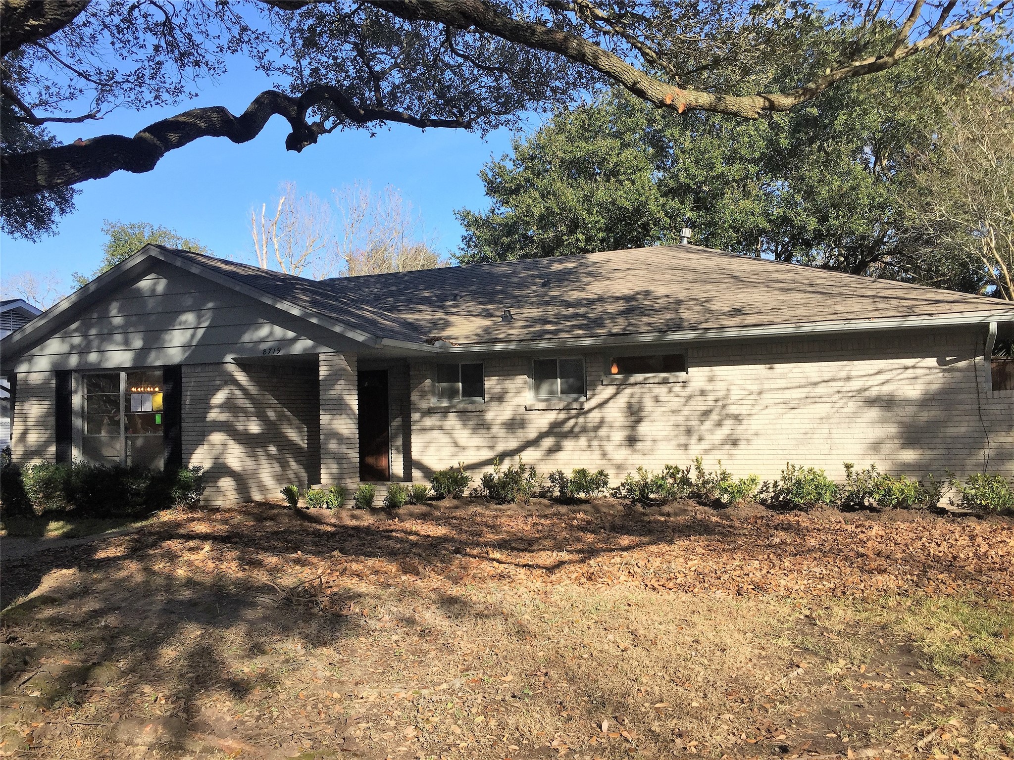 8719 Manhattan Drive Property Photo 2