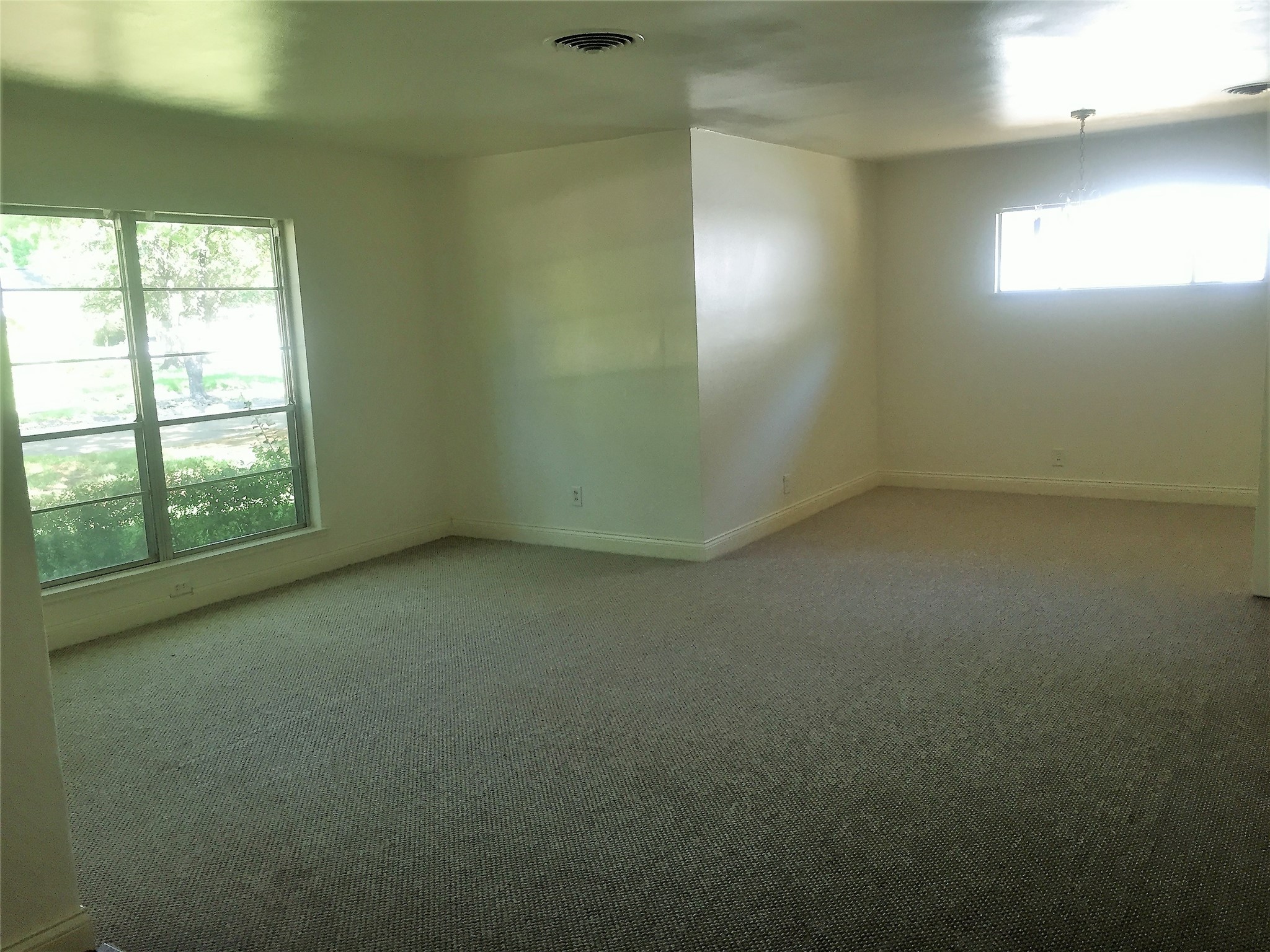 8719 Manhattan Drive Property Photo 4