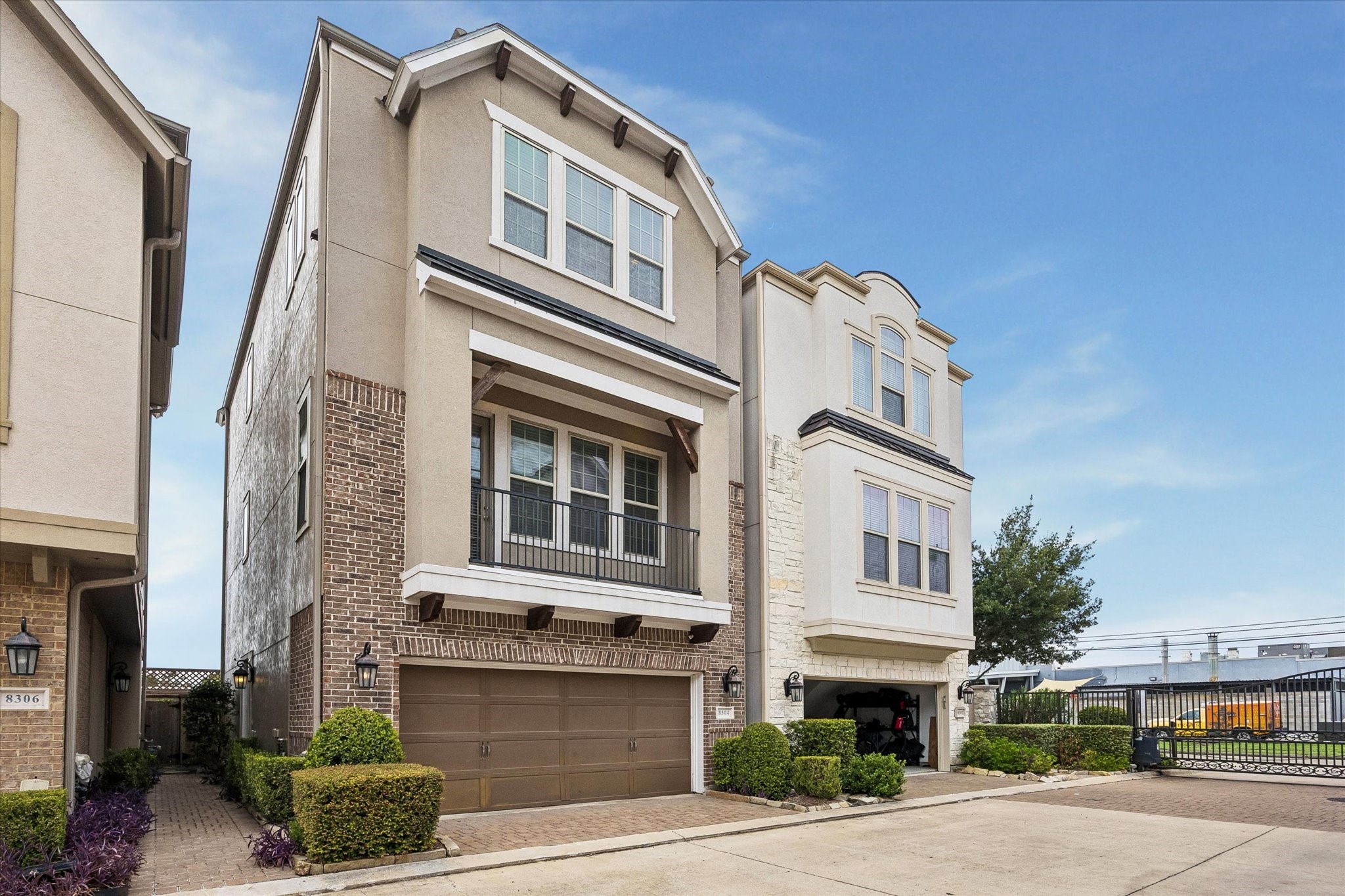 8304 Ginger Oak Street Property Photo 2
