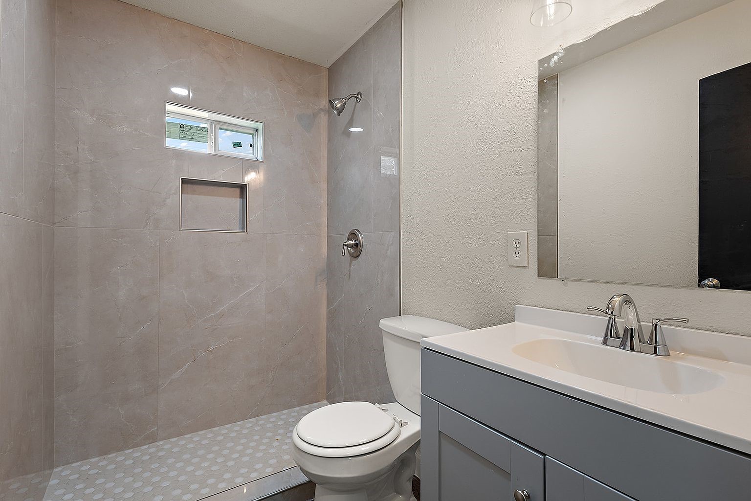 10106 Burman Street Property Photo 12