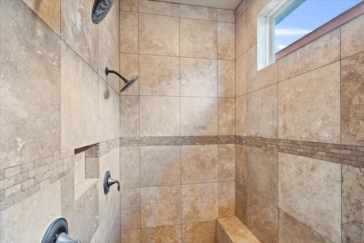 1518 Amundsen Street Property Photo 35