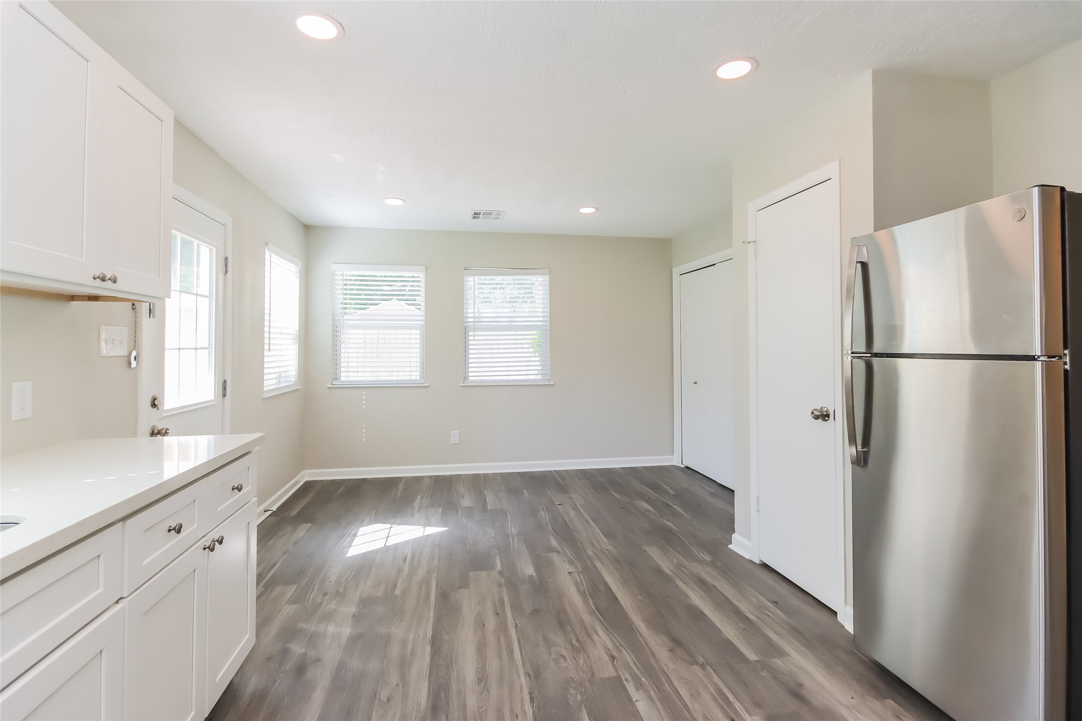 1911 Hamlin Valley Drive Property Photo 6