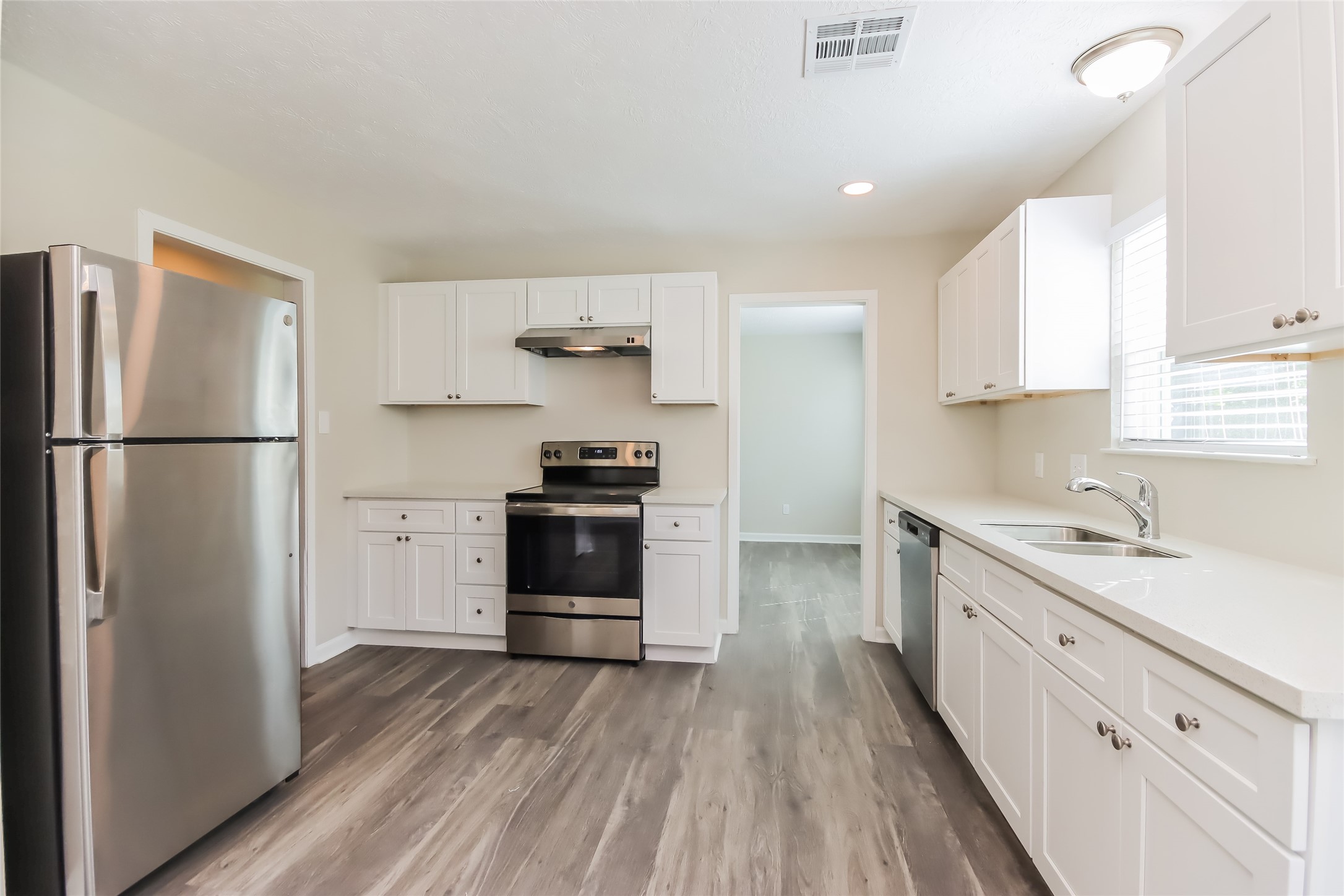 1911 Hamlin Valley Drive Property Photo 7