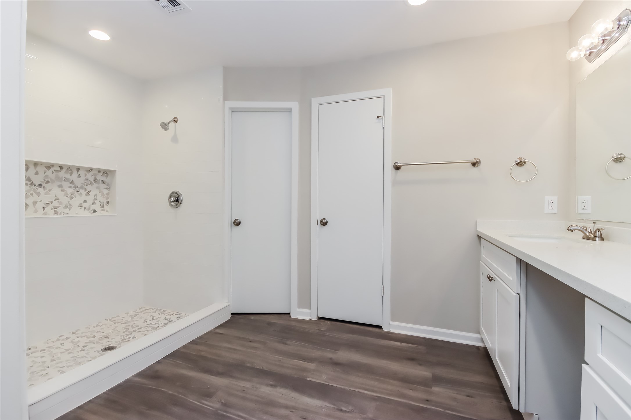 1911 Hamlin Valley Drive Property Photo 10