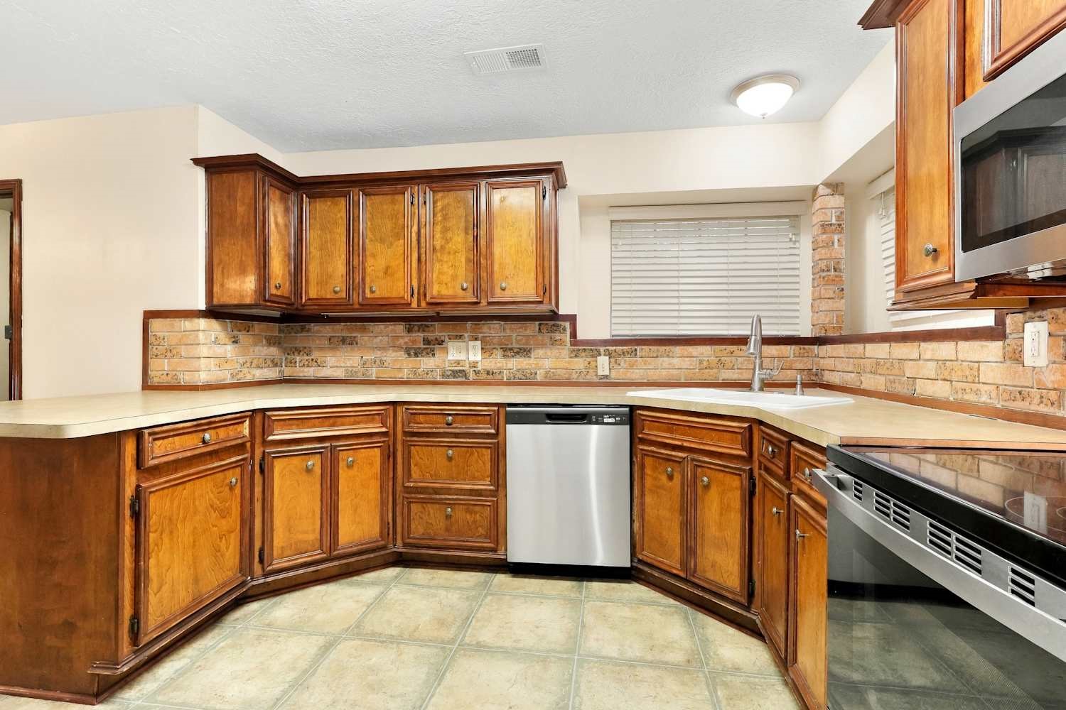 18015 Tall Cypress Drive Property Photo 9