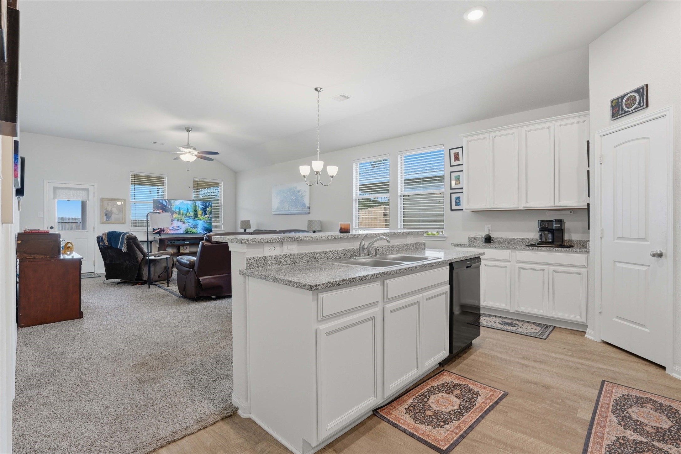 10924 Independence Road Property Photo 6