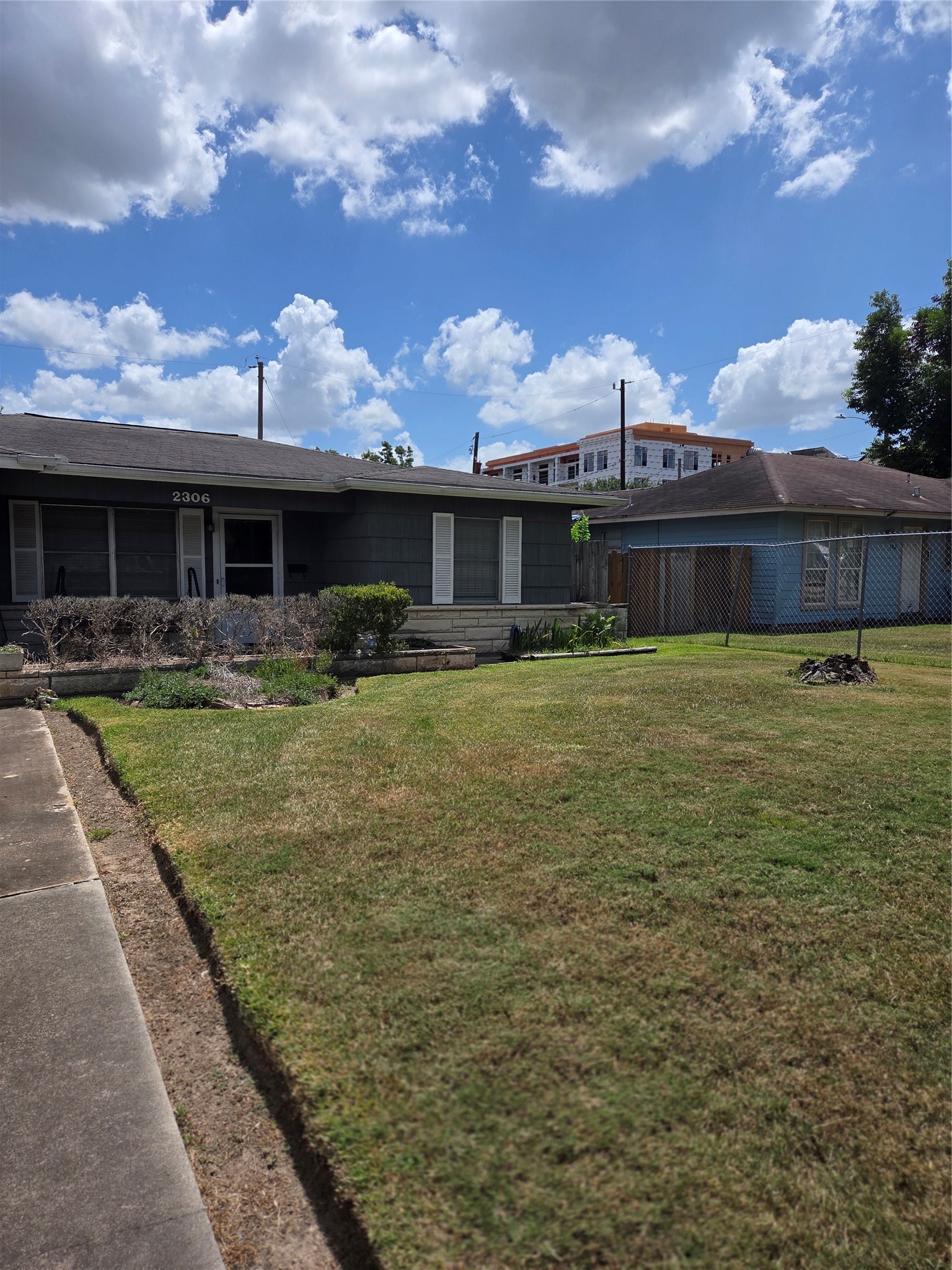 2306 Reinerman Street Property Photo 3