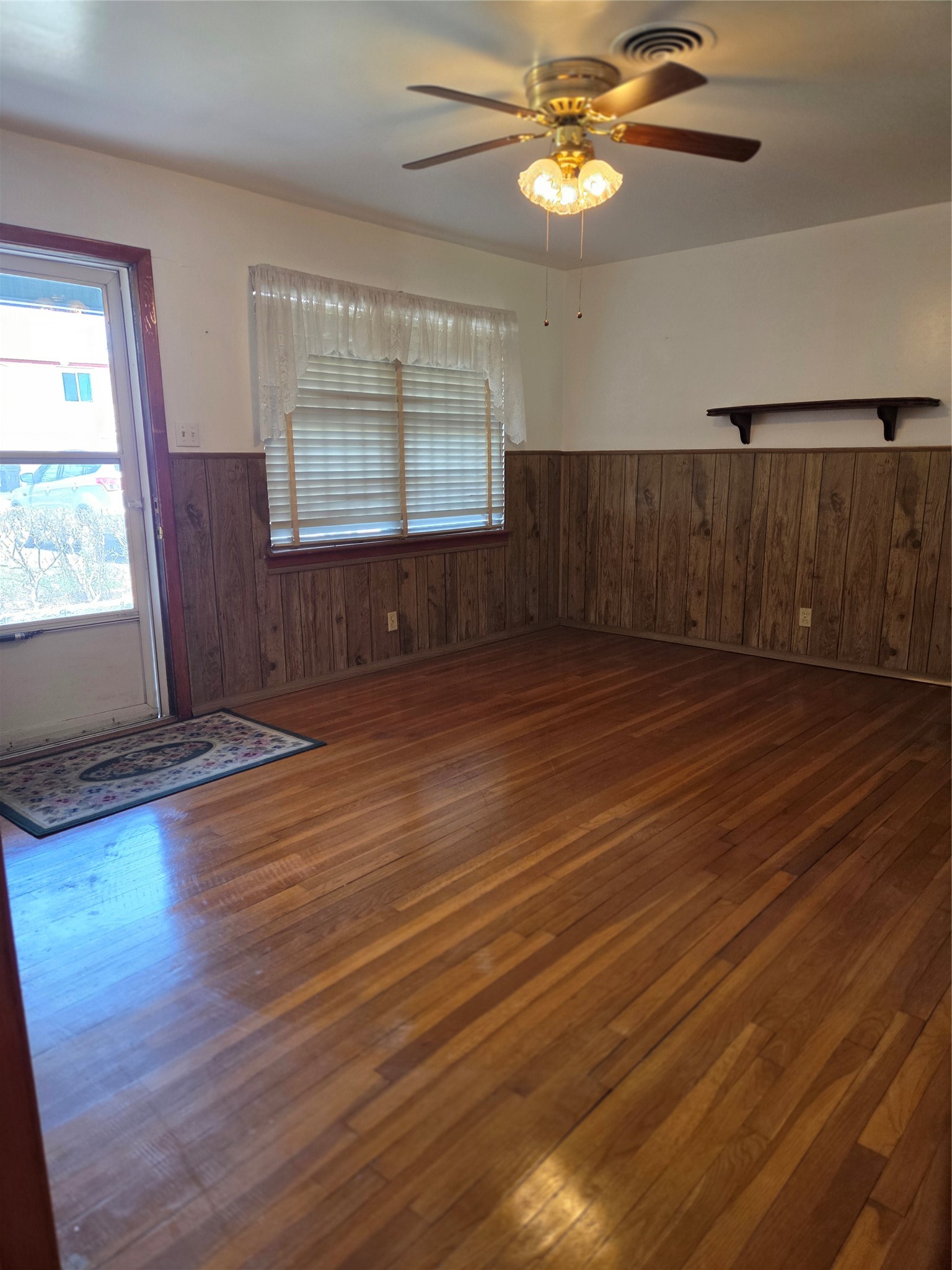 2306 Reinerman Street Property Photo 7