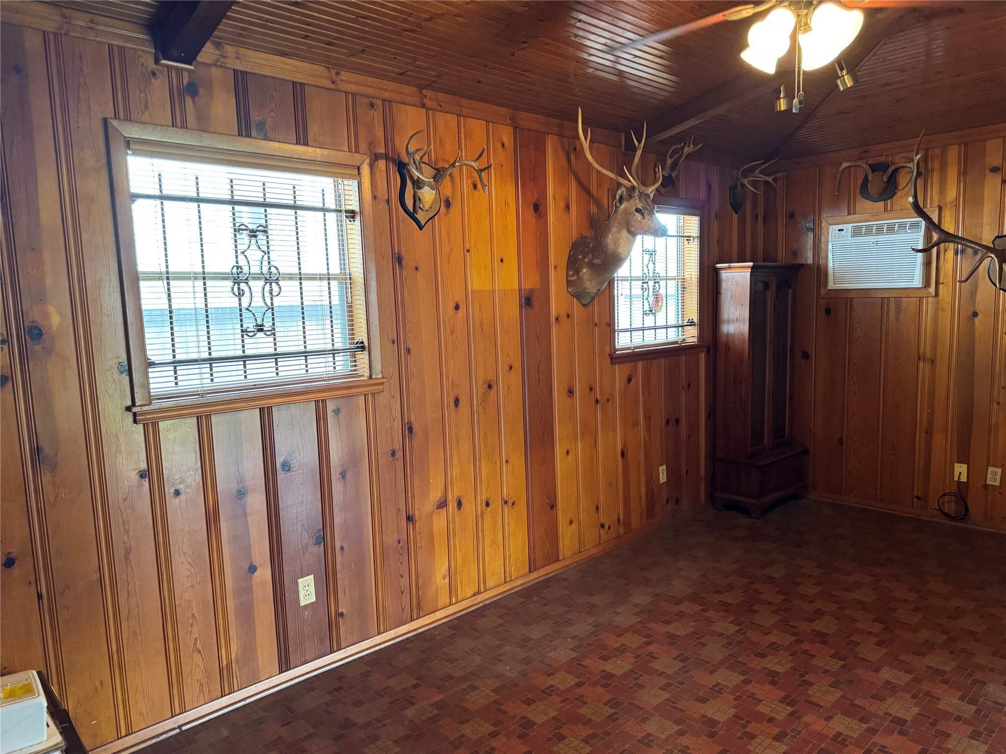2306 Reinerman Street Property Photo 15
