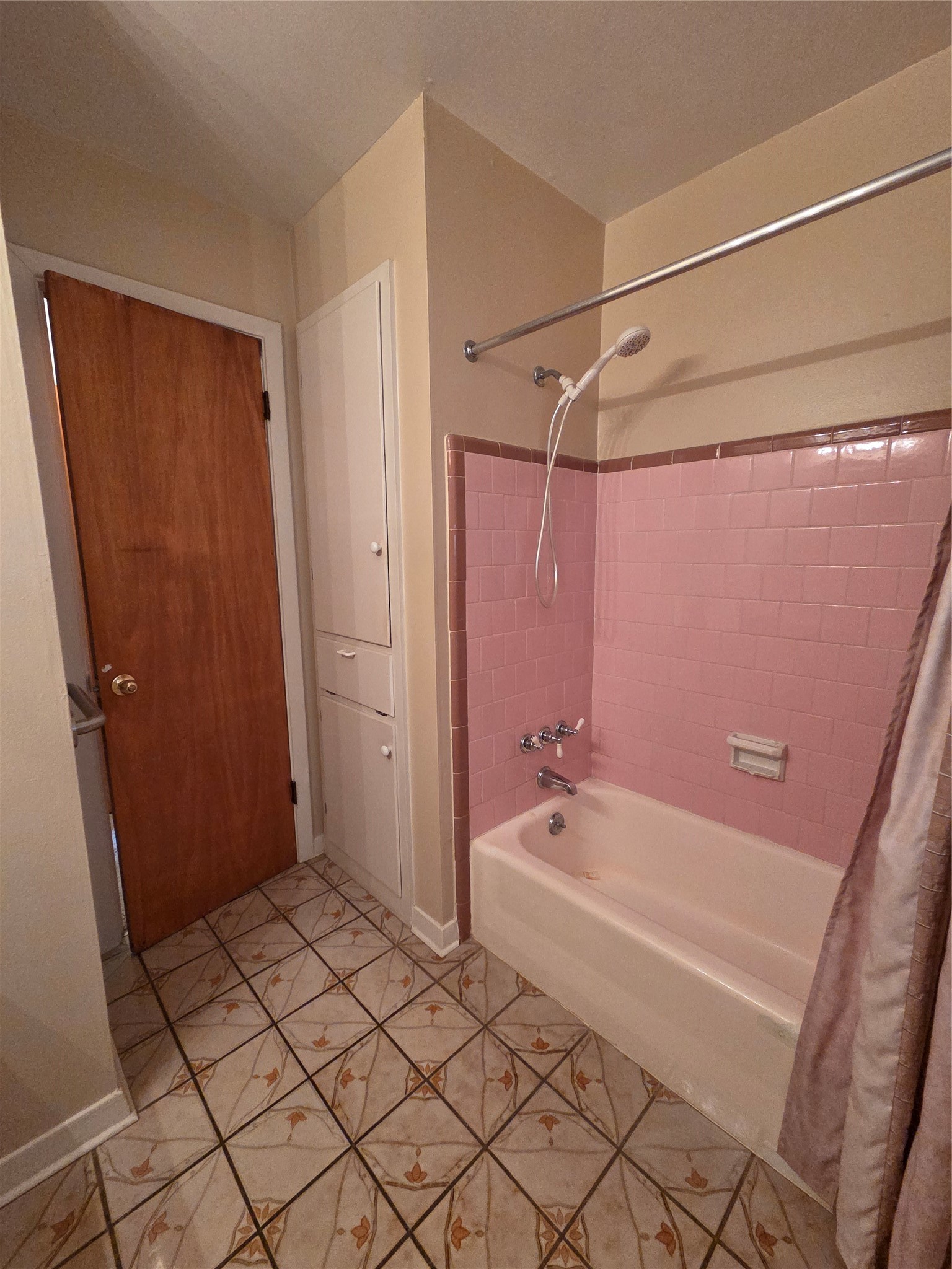 2306 Reinerman Street Property Photo 25
