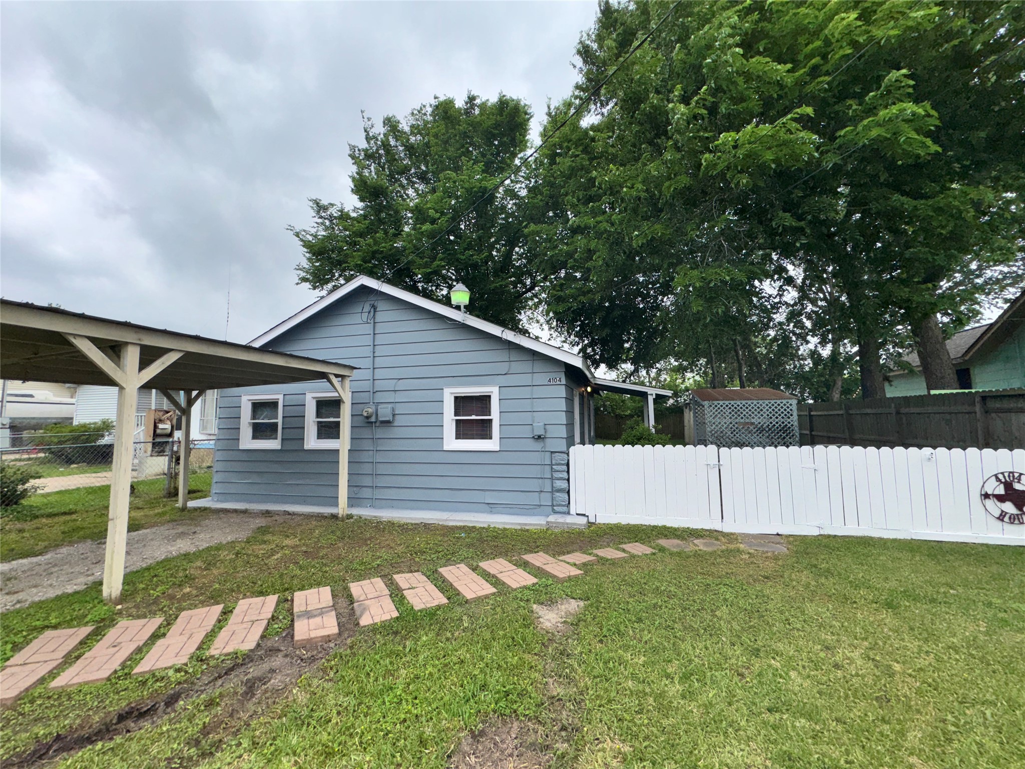 4104 Houx Street Property Photo