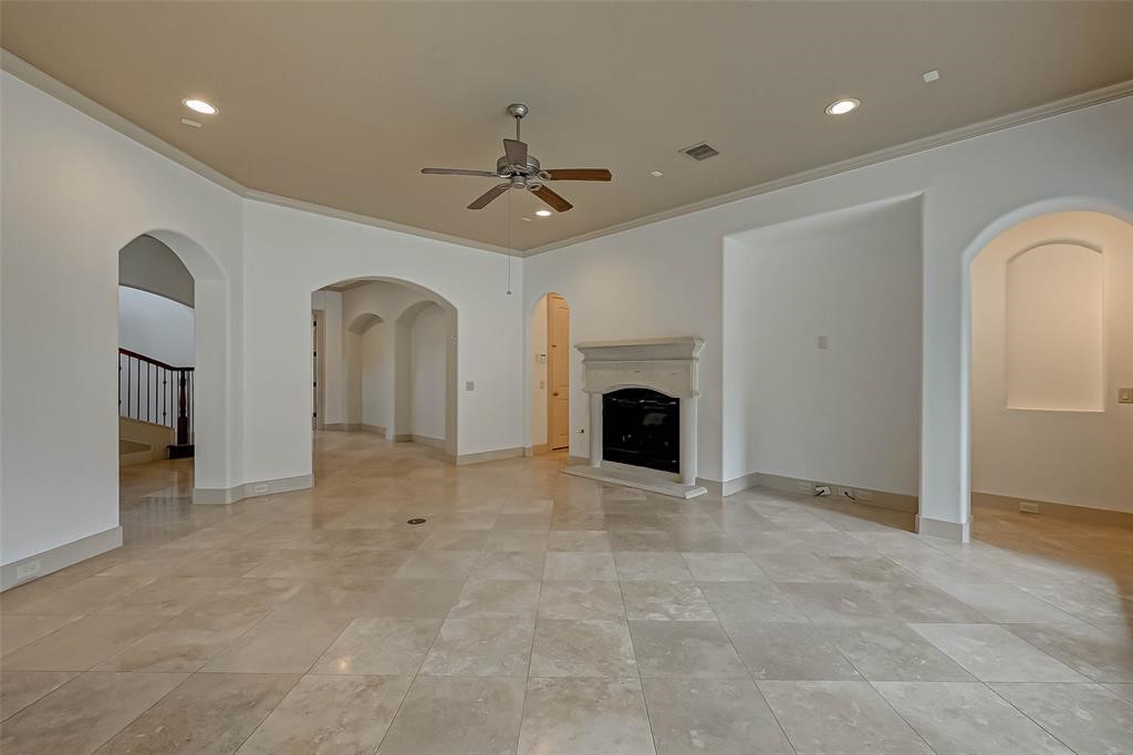 11207 St Laurent Lane Property Photo 4