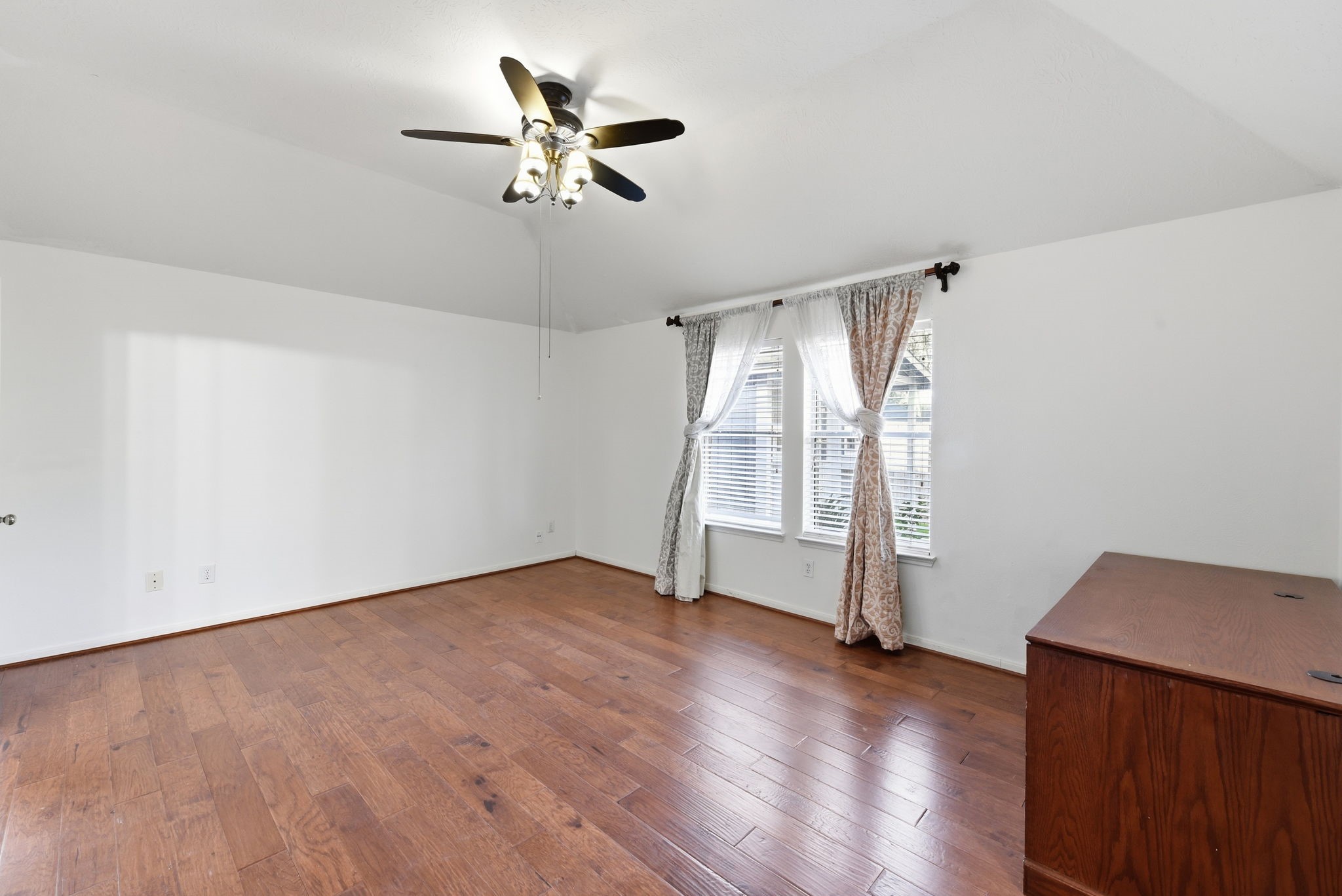 1819 Castle Oaks Drive Property Photo 12