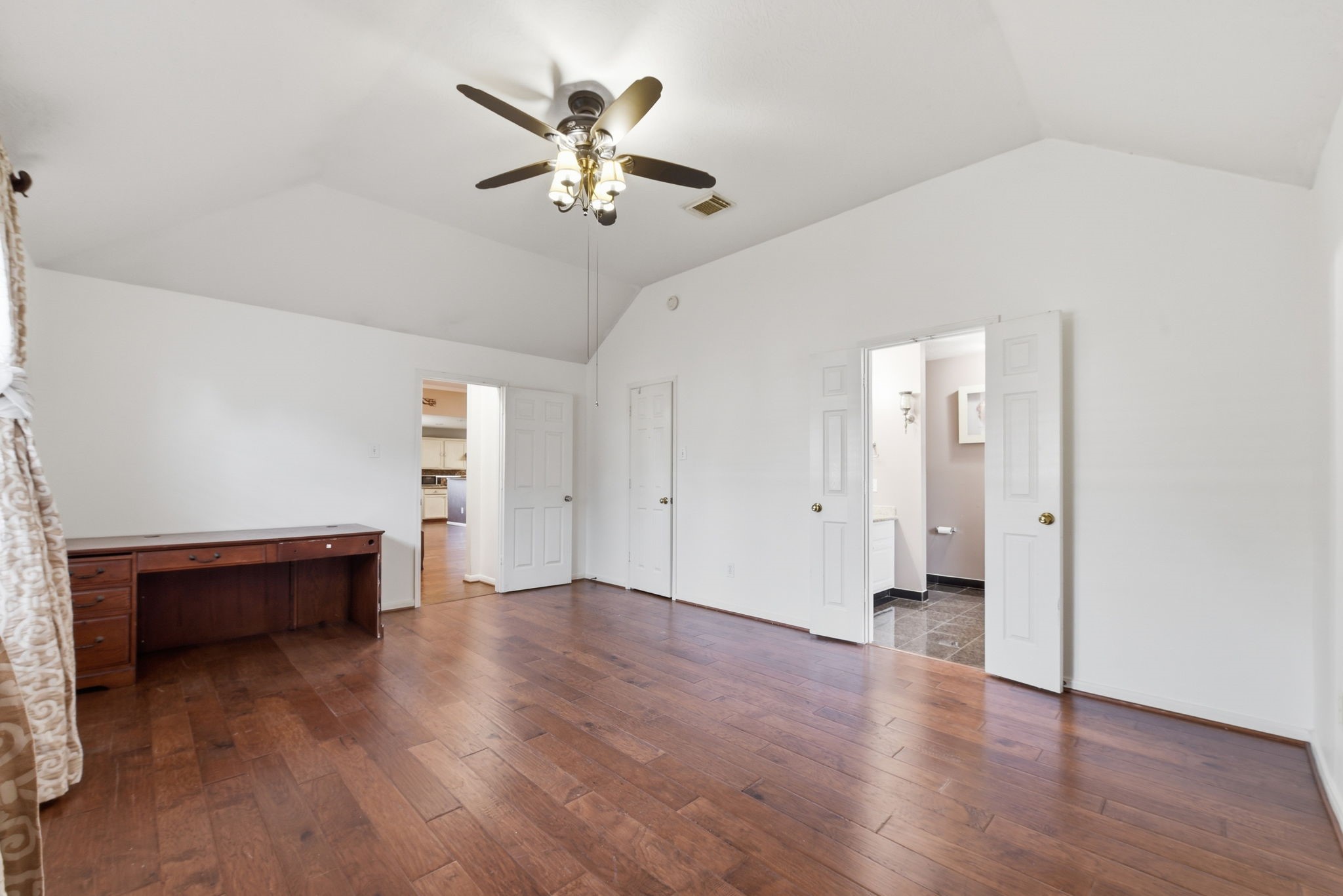 1819 Castle Oaks Drive Property Photo 13