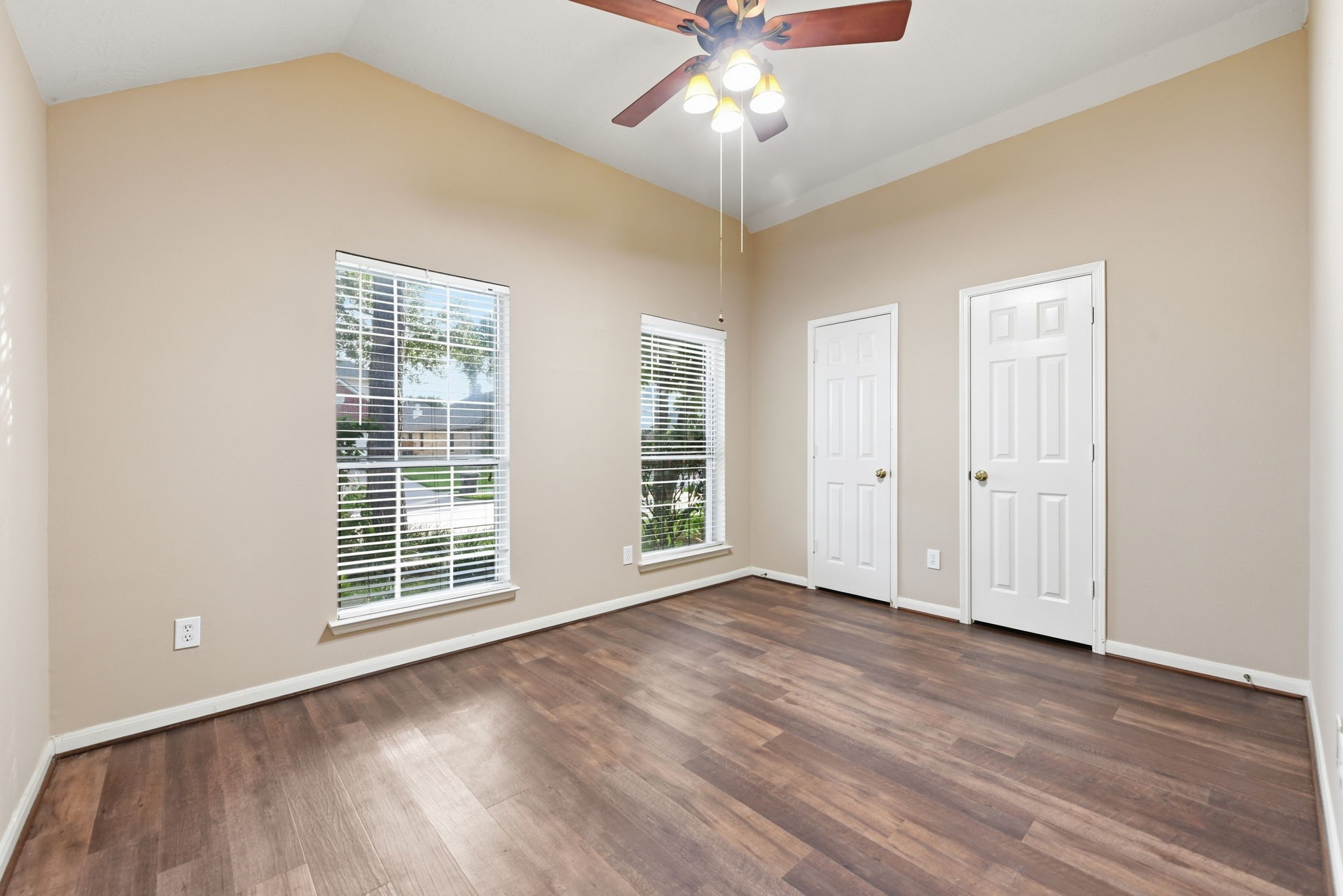 1819 Castle Oaks Drive Property Photo 18