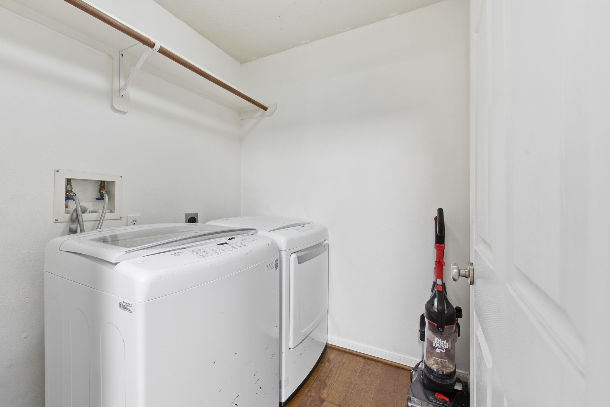 1819 Castle Oaks Drive Property Photo 19