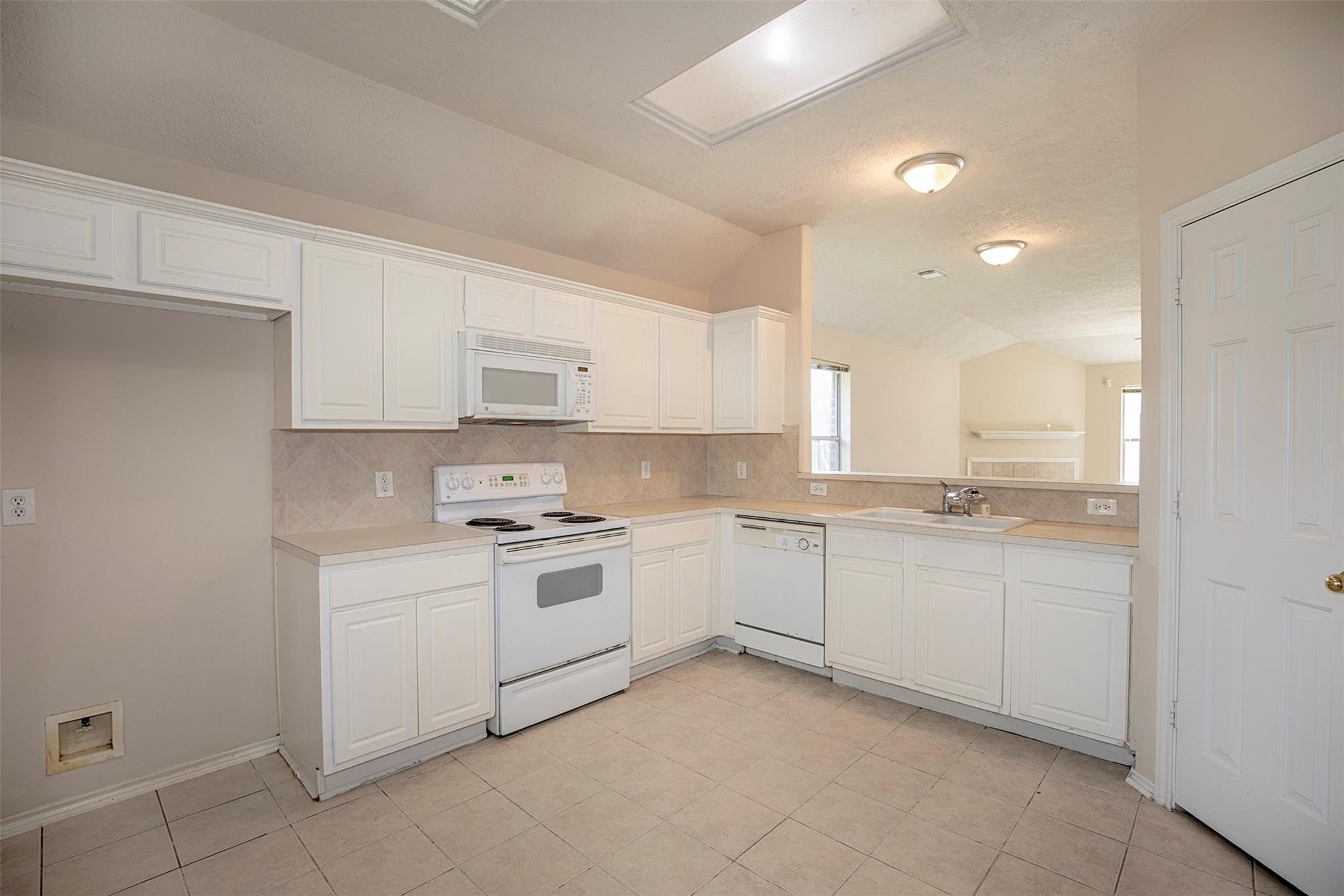 5008 Blanco Drive Property Photo 8