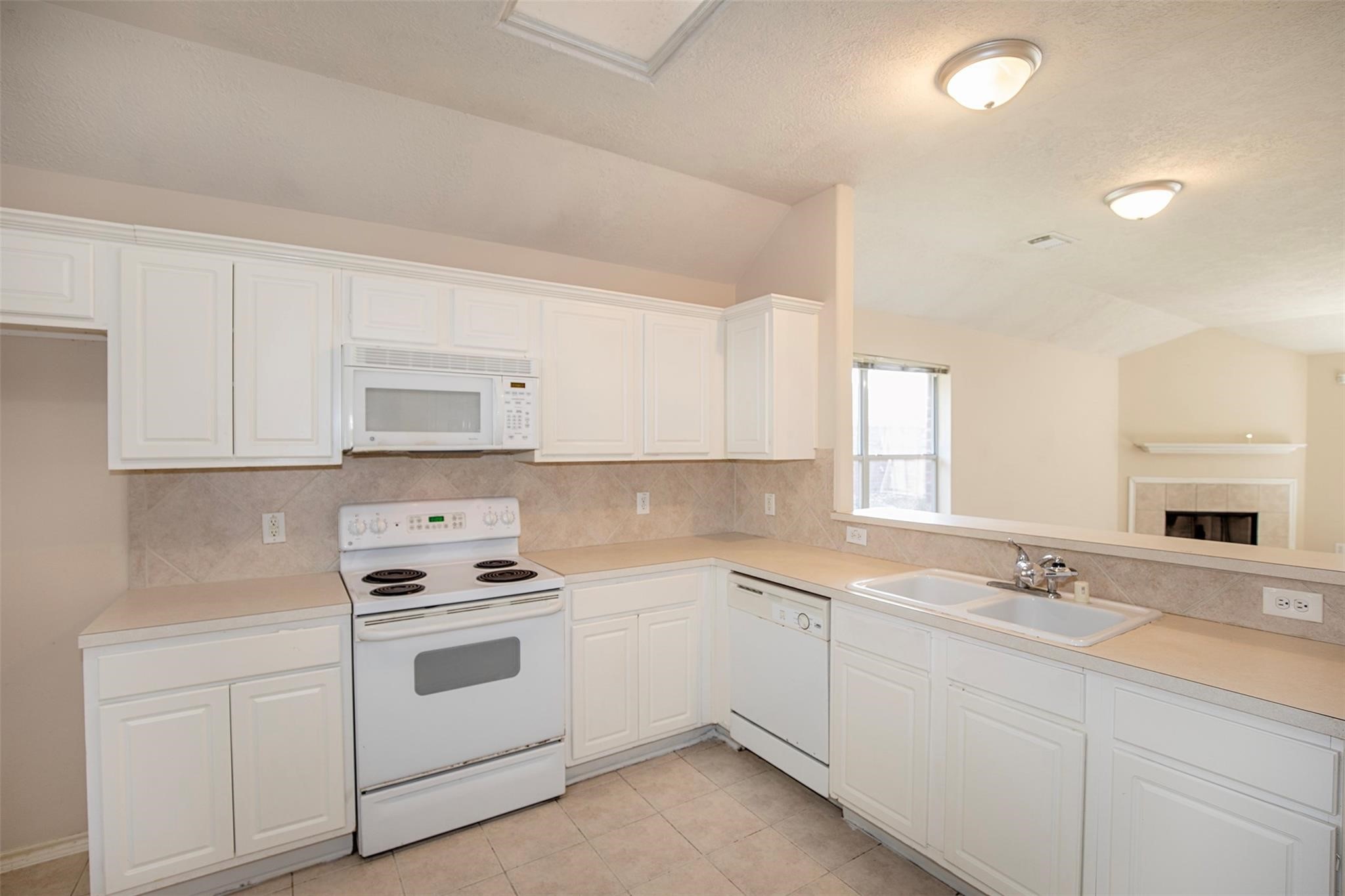 5008 Blanco Drive Property Photo 9